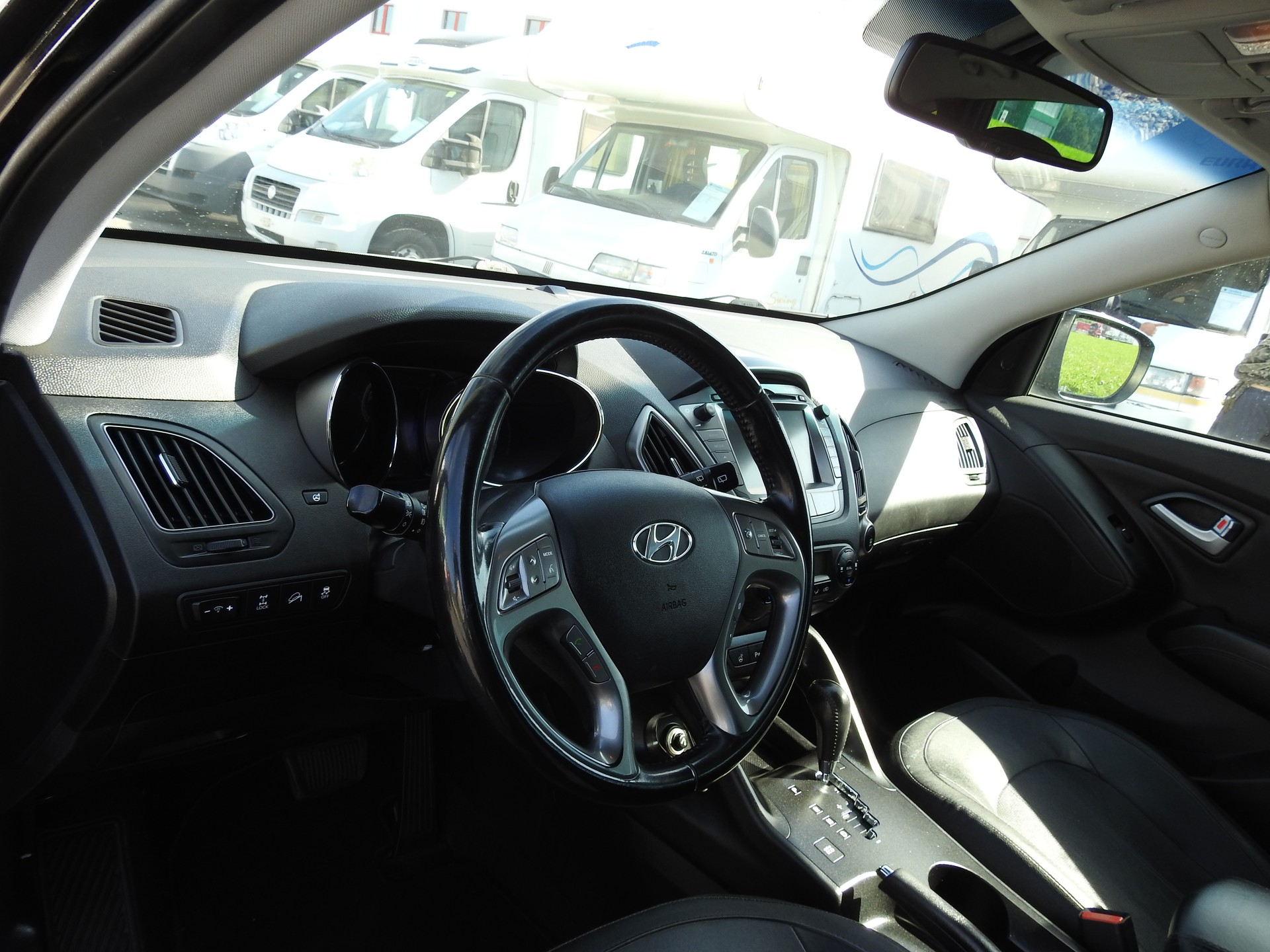 HYUNDAI iX 35 2.0 CRDi Premium 4WD Automatic-image-11