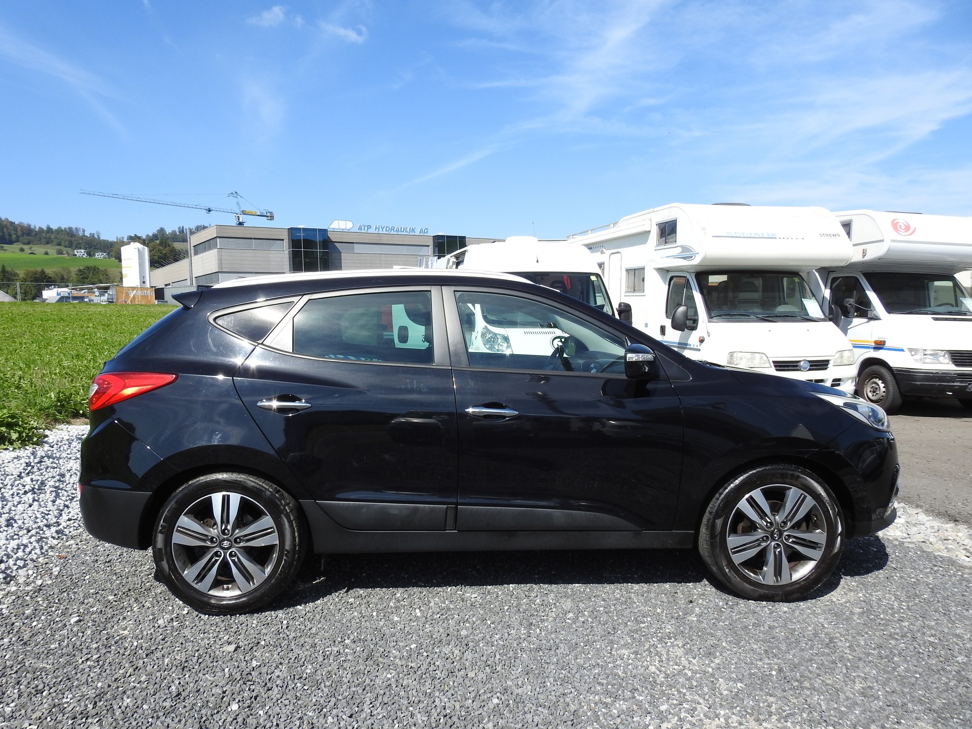 HYUNDAI iX 35 2.0 CRDi Premium 4WD Automatic-image-6
