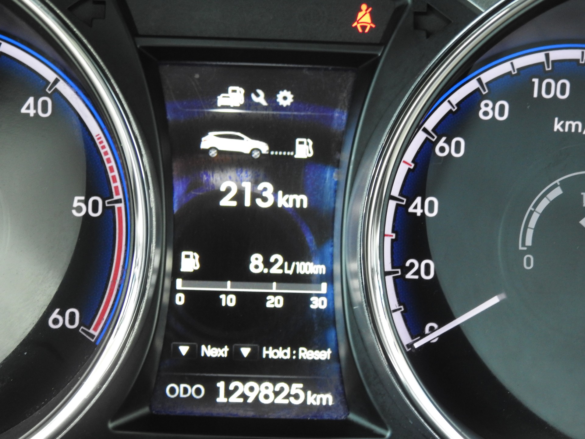 HYUNDAI iX 35 2.0 CRDi Premium 4WD Automatic-image-24