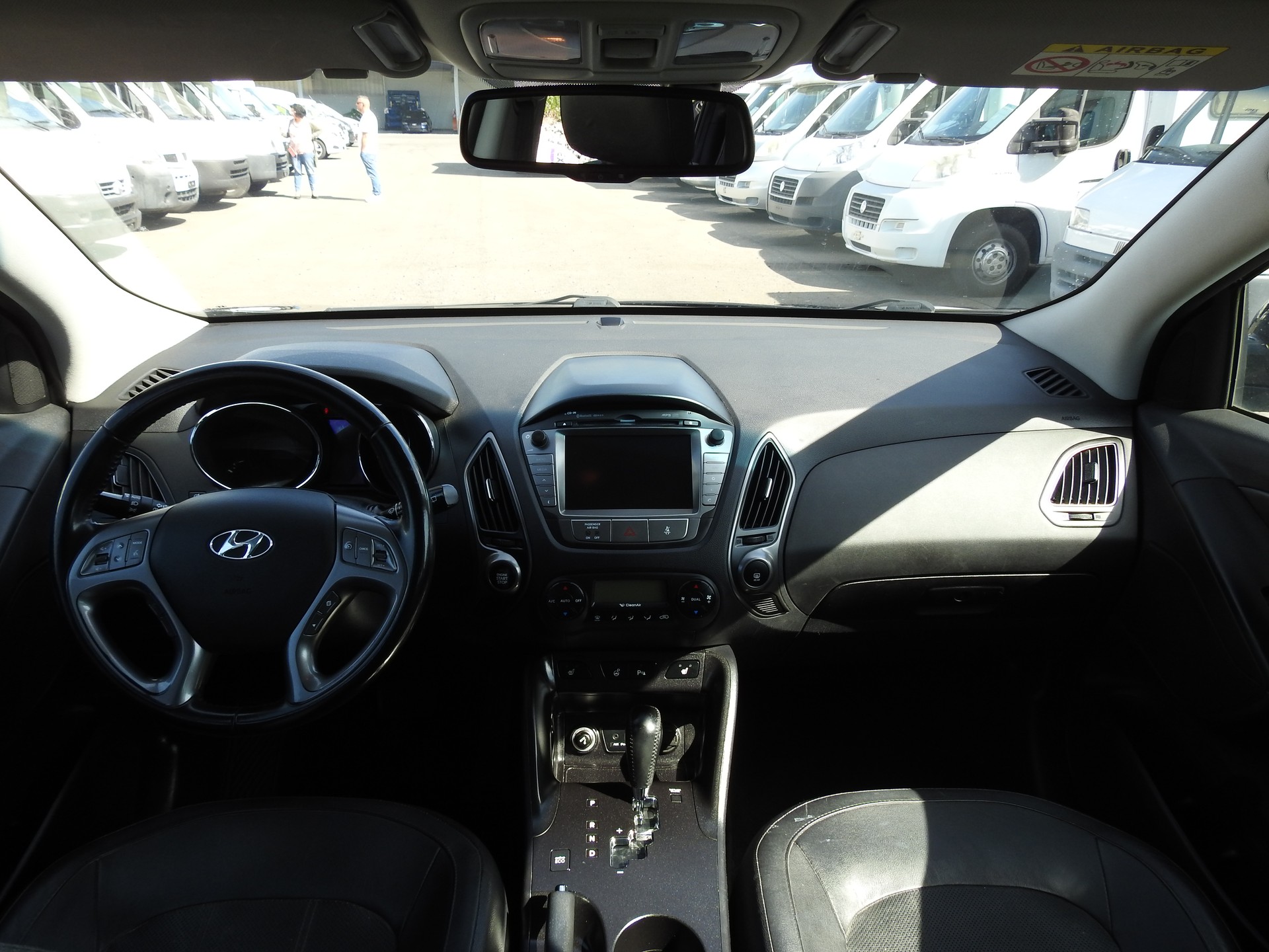 HYUNDAI iX 35 2.0 CRDi Premium 4WD Automatic-image-15