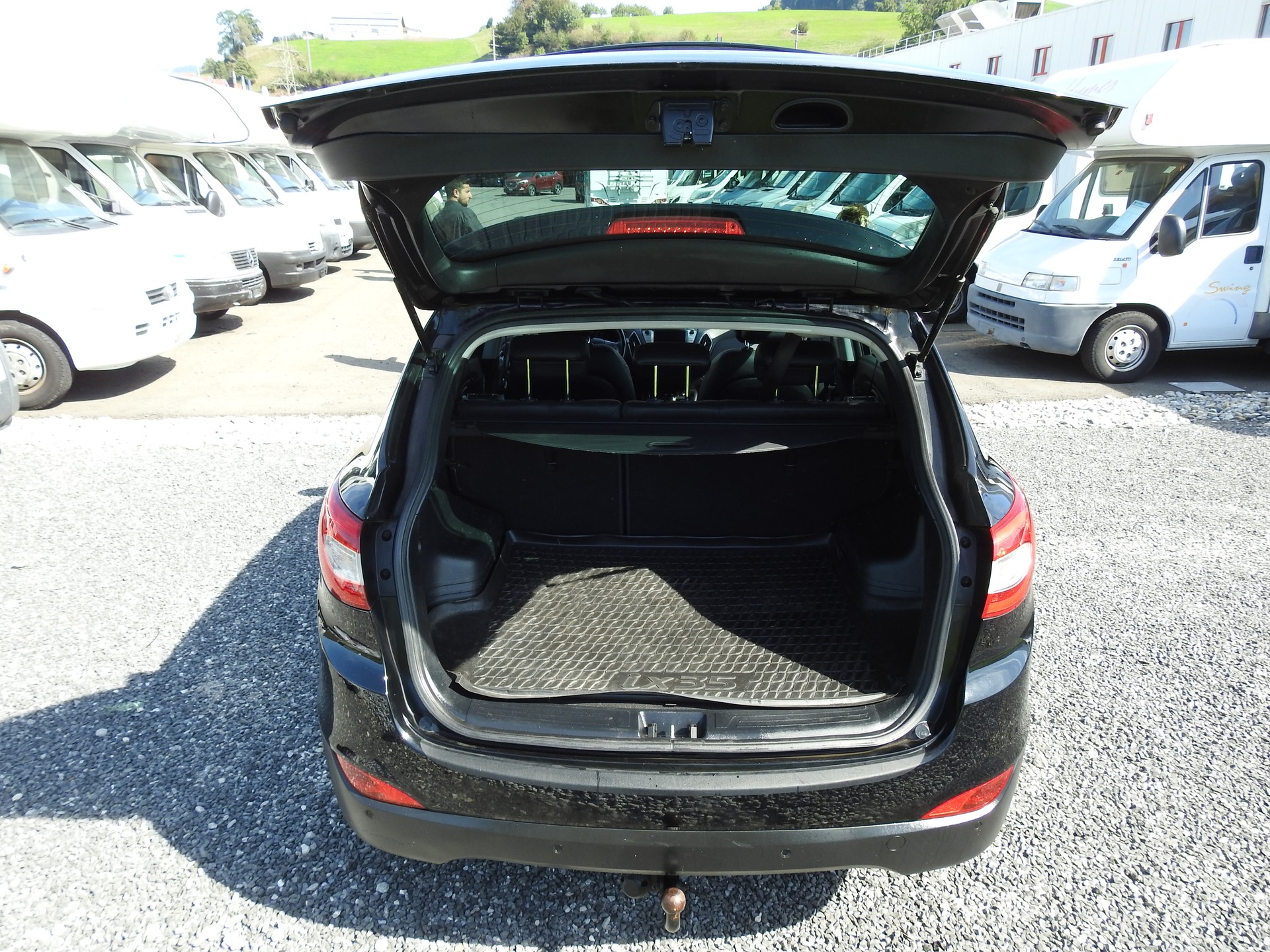 HYUNDAI iX 35 2.0 CRDi Premium 4WD Automatic-image-9