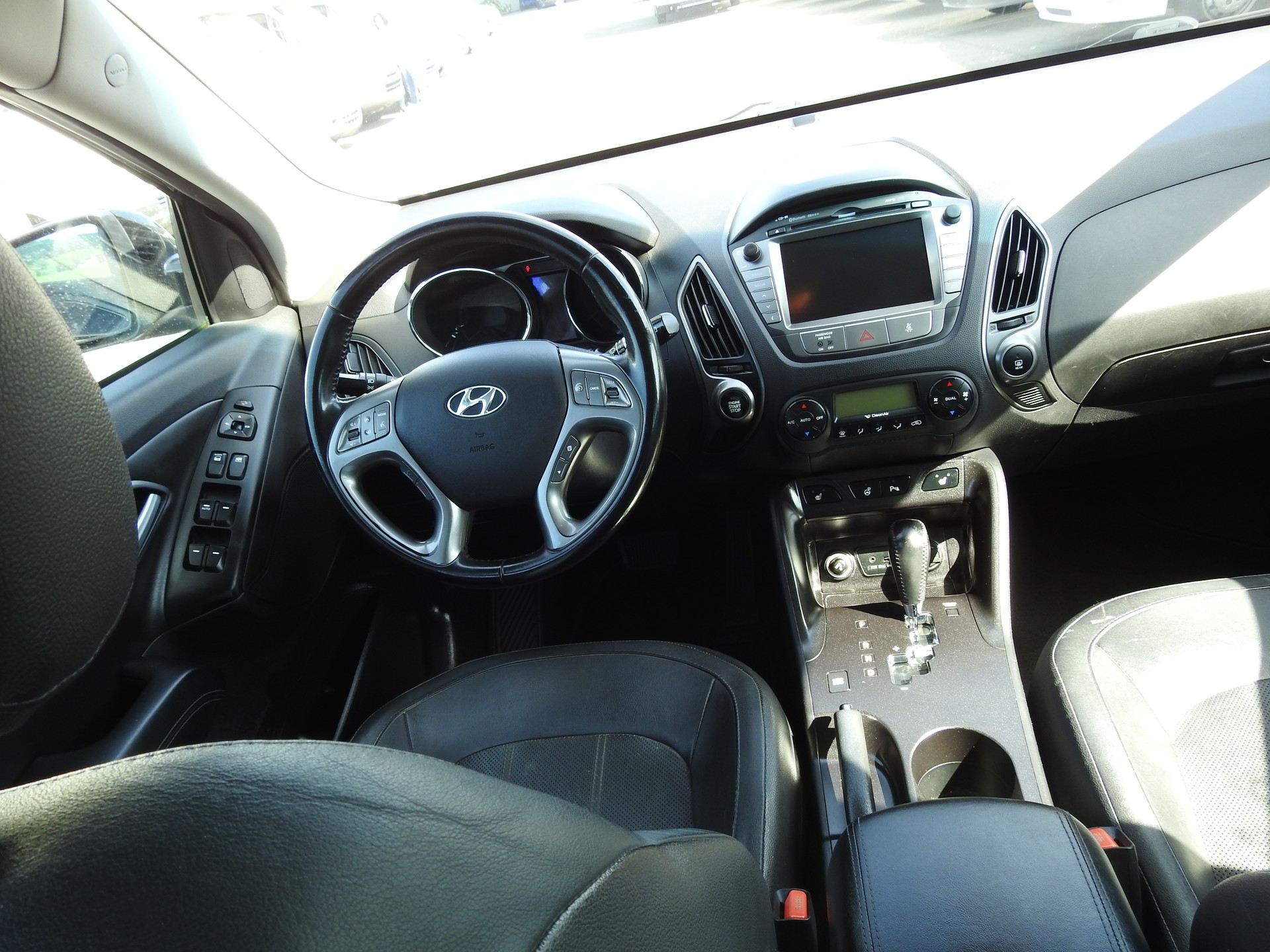 HYUNDAI iX 35 2.0 CRDi Premium 4WD Automatic-image-18