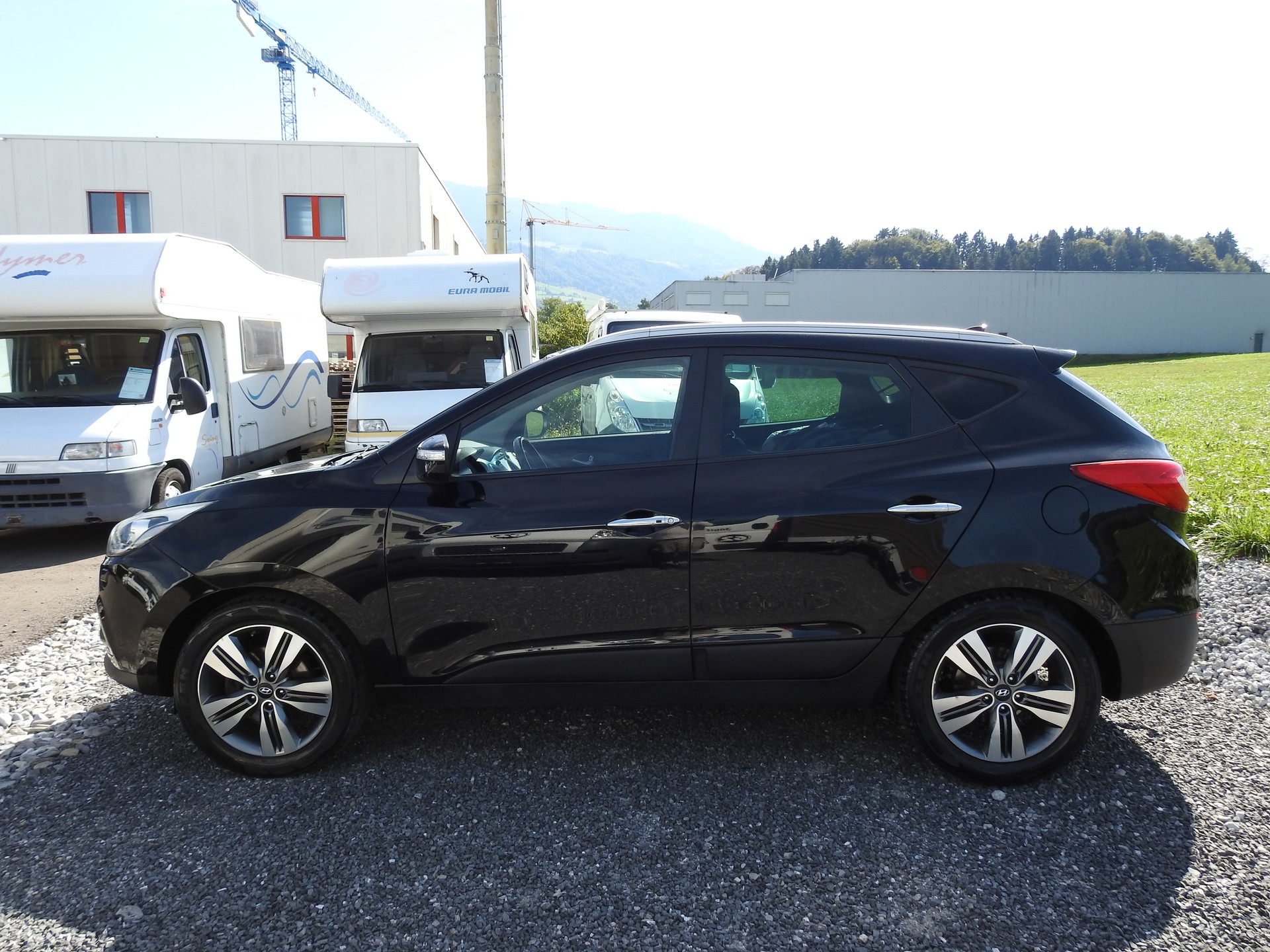 HYUNDAI iX 35 2.0 CRDi Premium 4WD Automatic-image-2