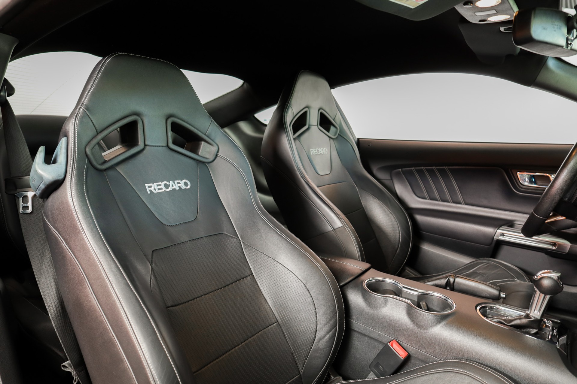 FORD Mustang Fastback 5.0 V8 GT Automat-image-8