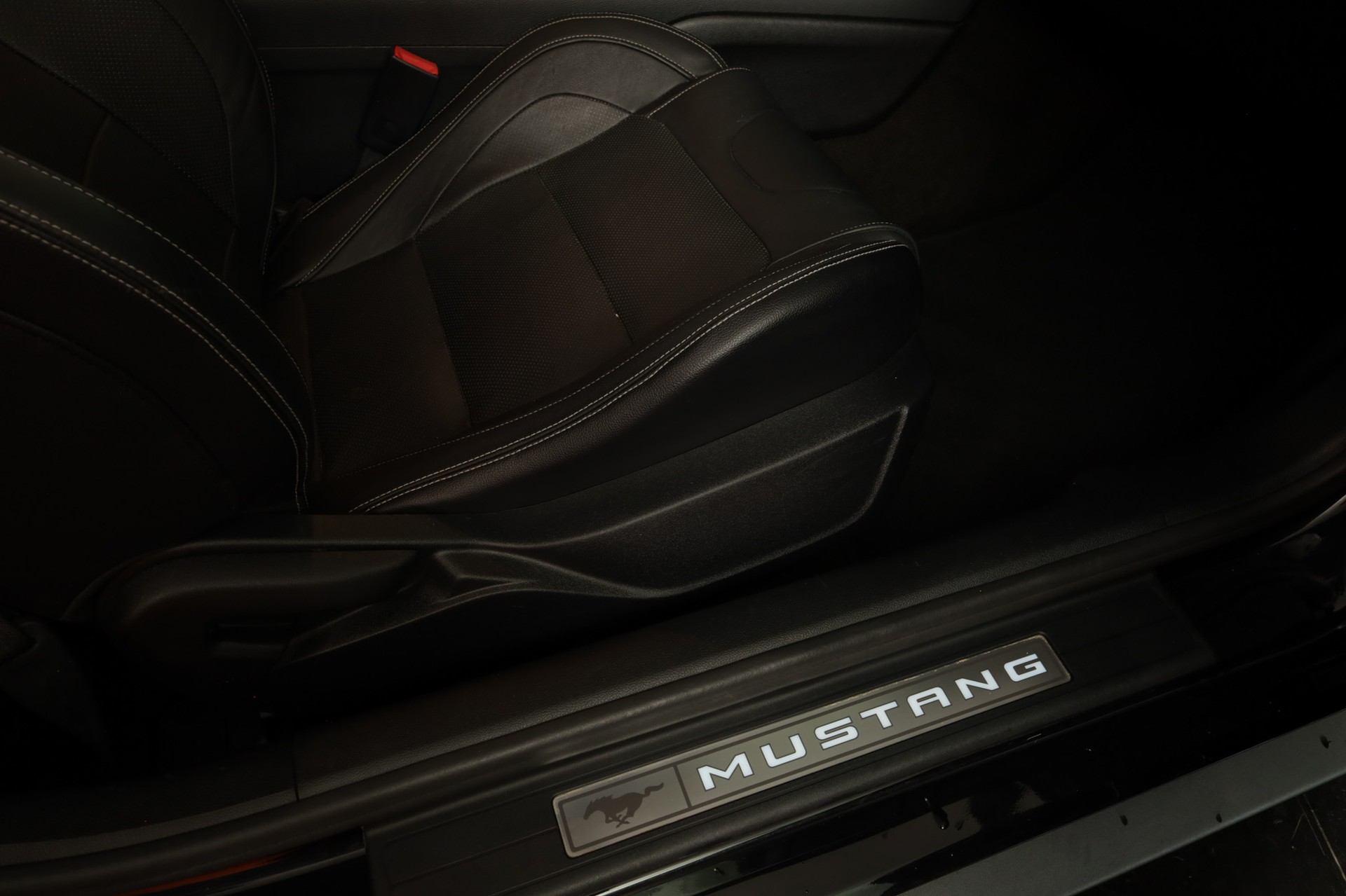 FORD Mustang Fastback 5.0 V8 GT Automat-image-18