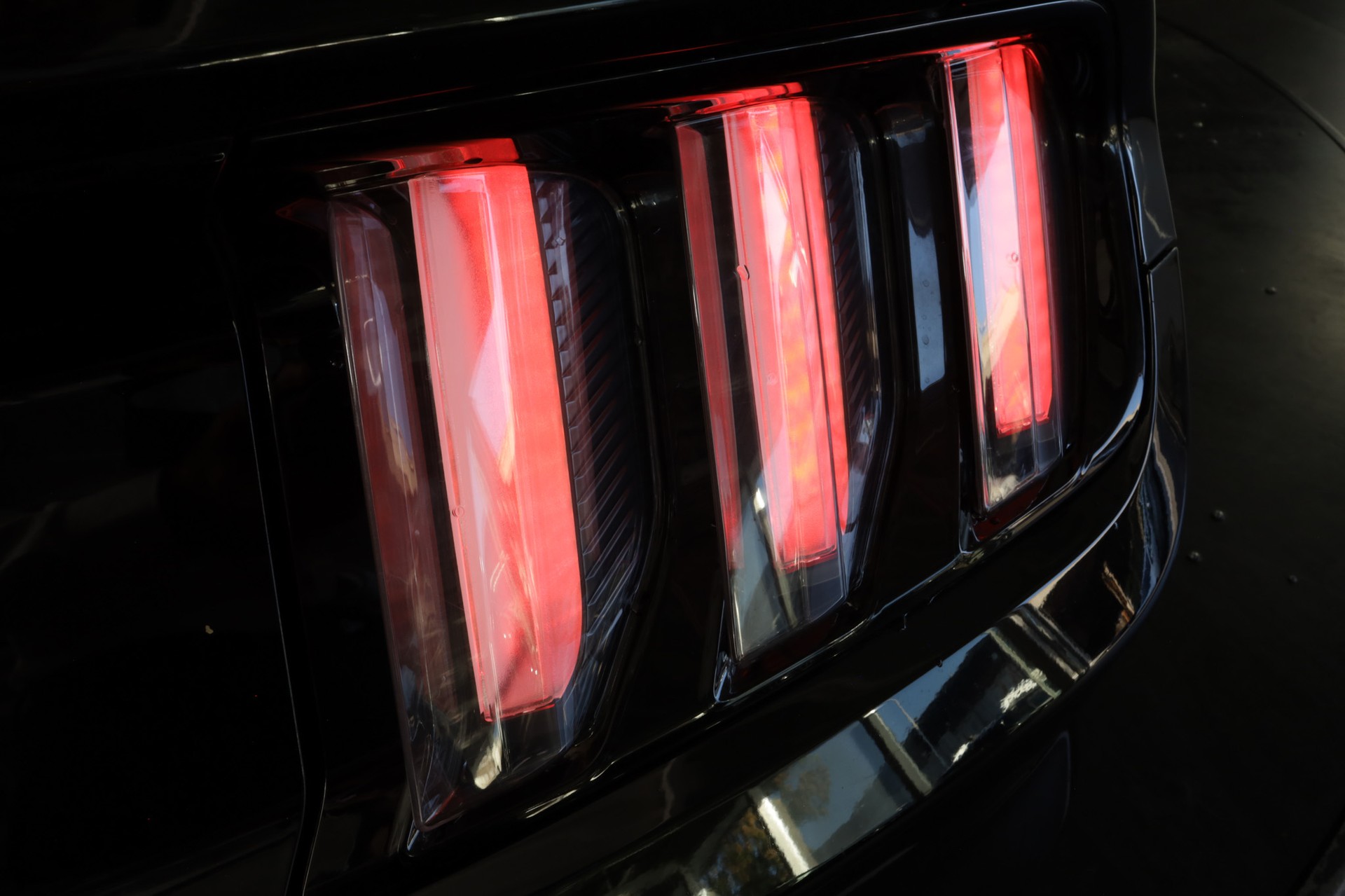 FORD Mustang Fastback 5.0 V8 GT Automat-image-16