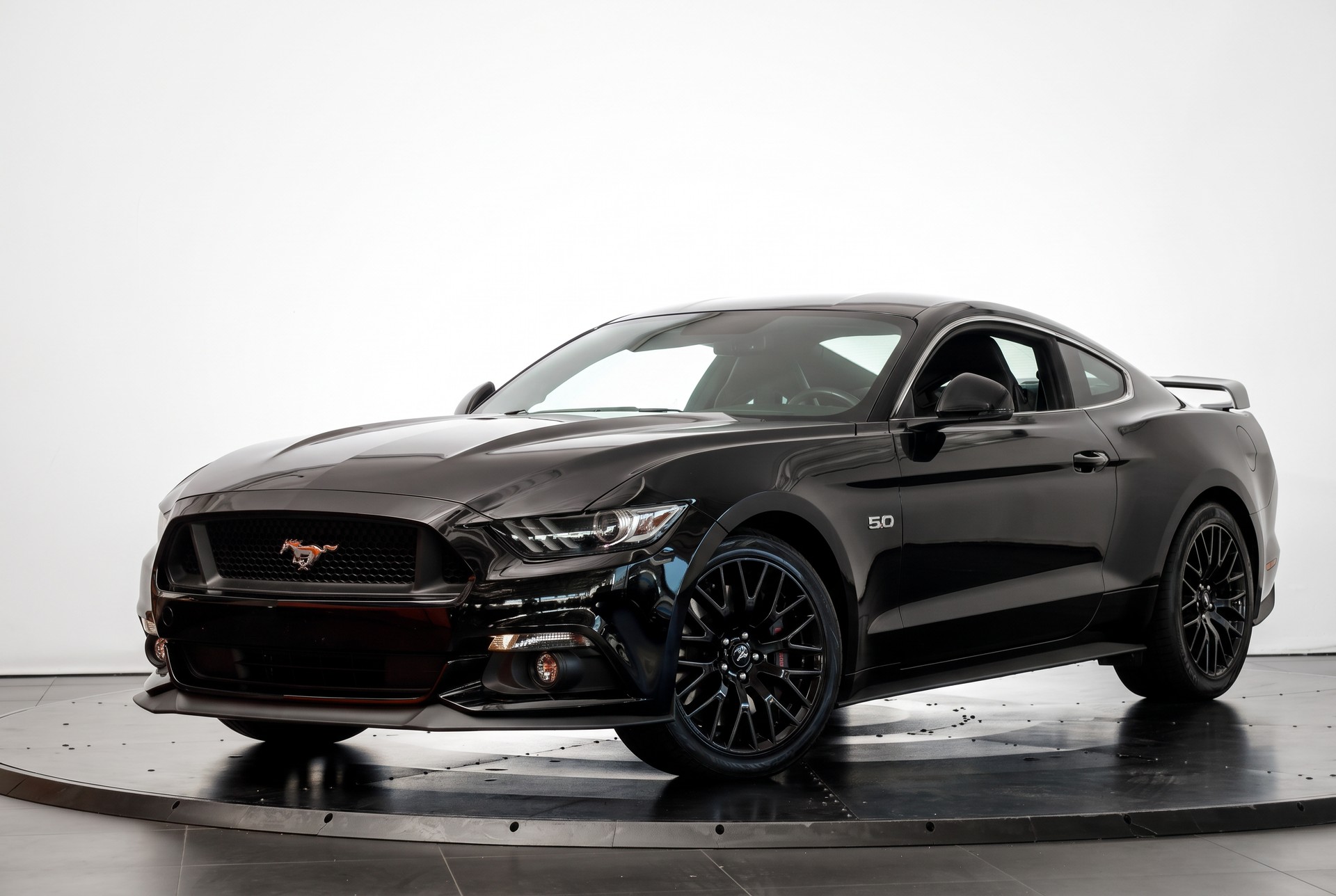 FORD Mustang Fastback 5.0 V8 GT Automat-image-6