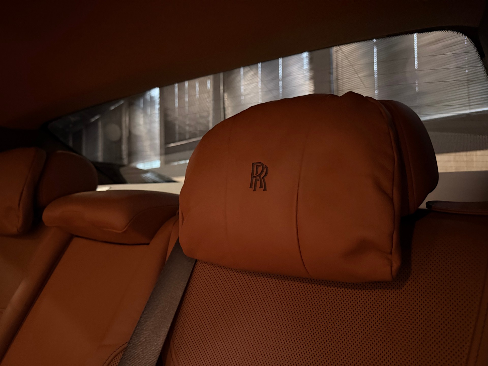 ROLLS-ROYCE Ghost 6.6 V12 Black Badge / ** Facelift / CH Fahrzeug **-image-22