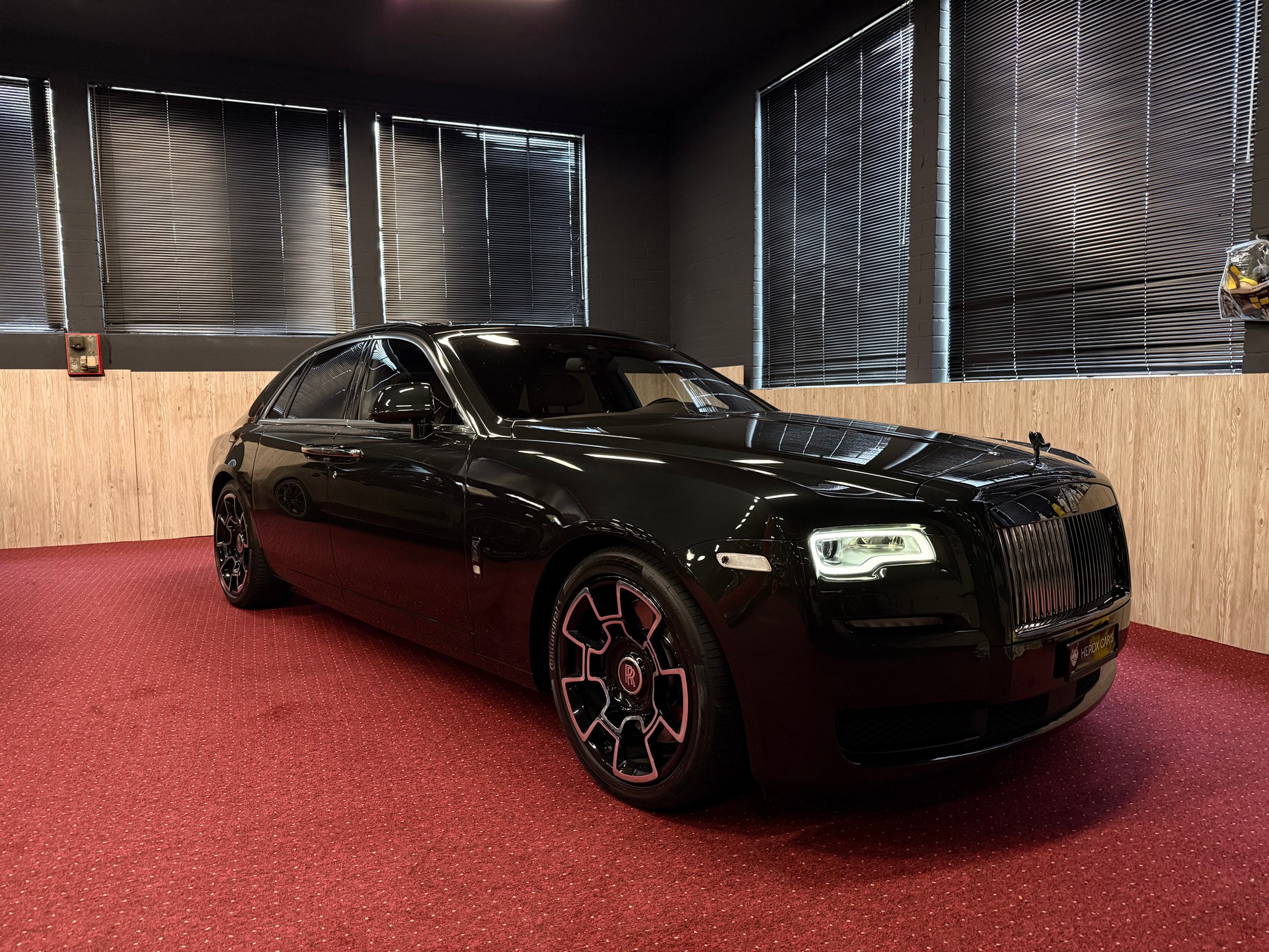 ROLLS-ROYCE Ghost 6.6 V12 Black Badge / ** Facelift / CH Fahrzeug **-image-4