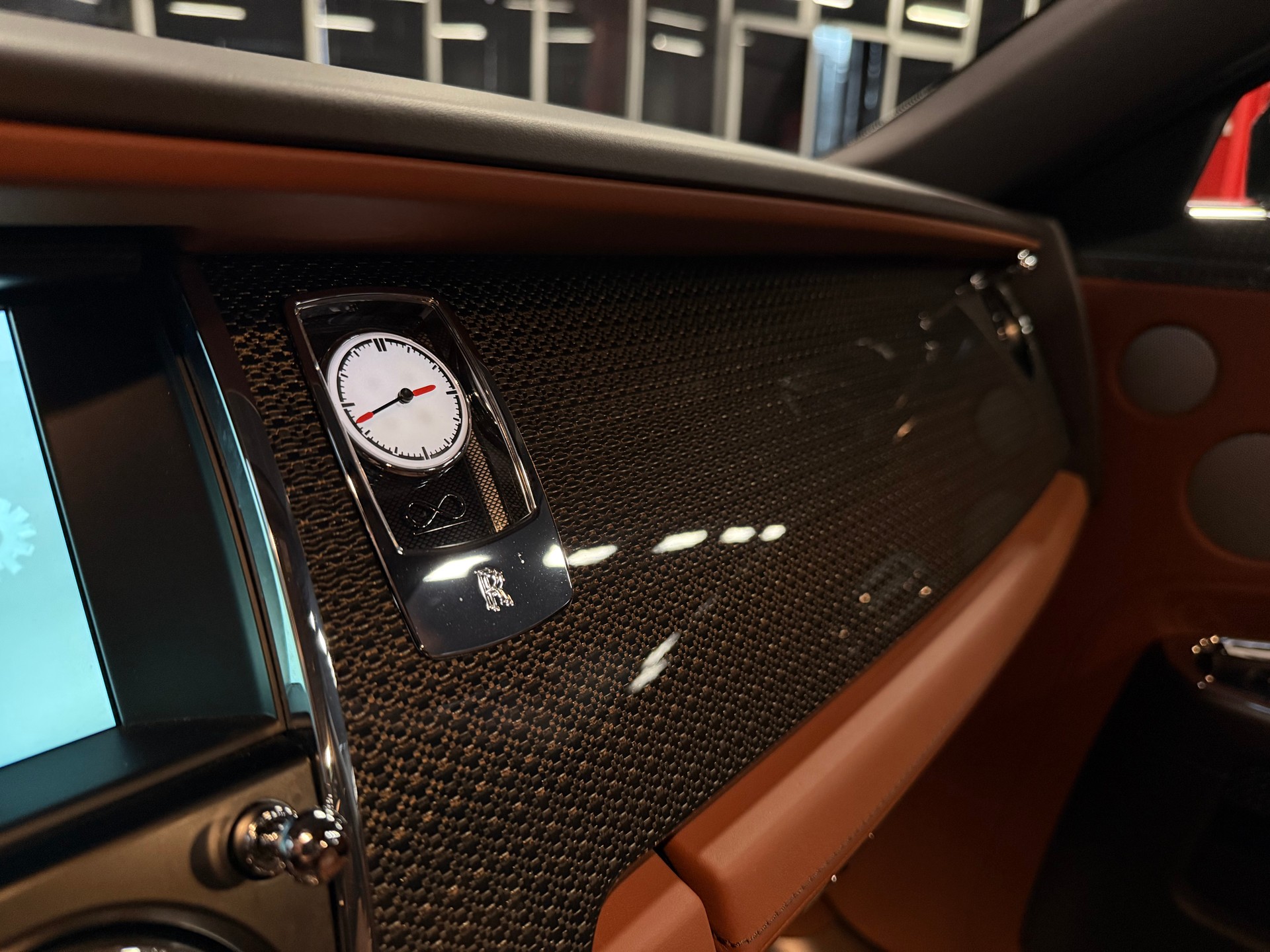 ROLLS-ROYCE Ghost 6.6 V12 Black Badge / ** Facelift / CH Fahrzeug **-image-16