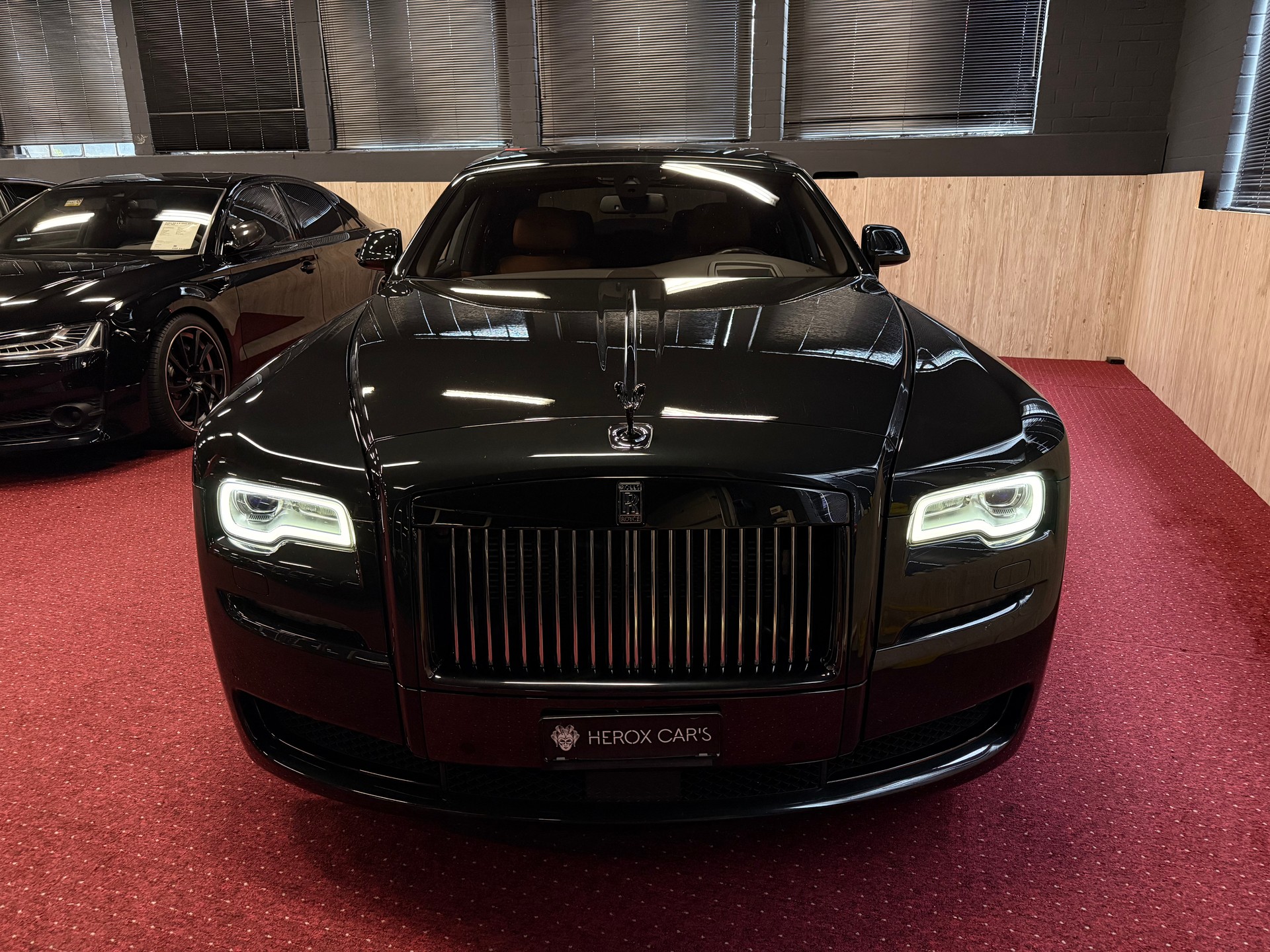 ROLLS-ROYCE Ghost 6.6 V12 Black Badge / ** Facelift / CH Fahrzeug **-image-5