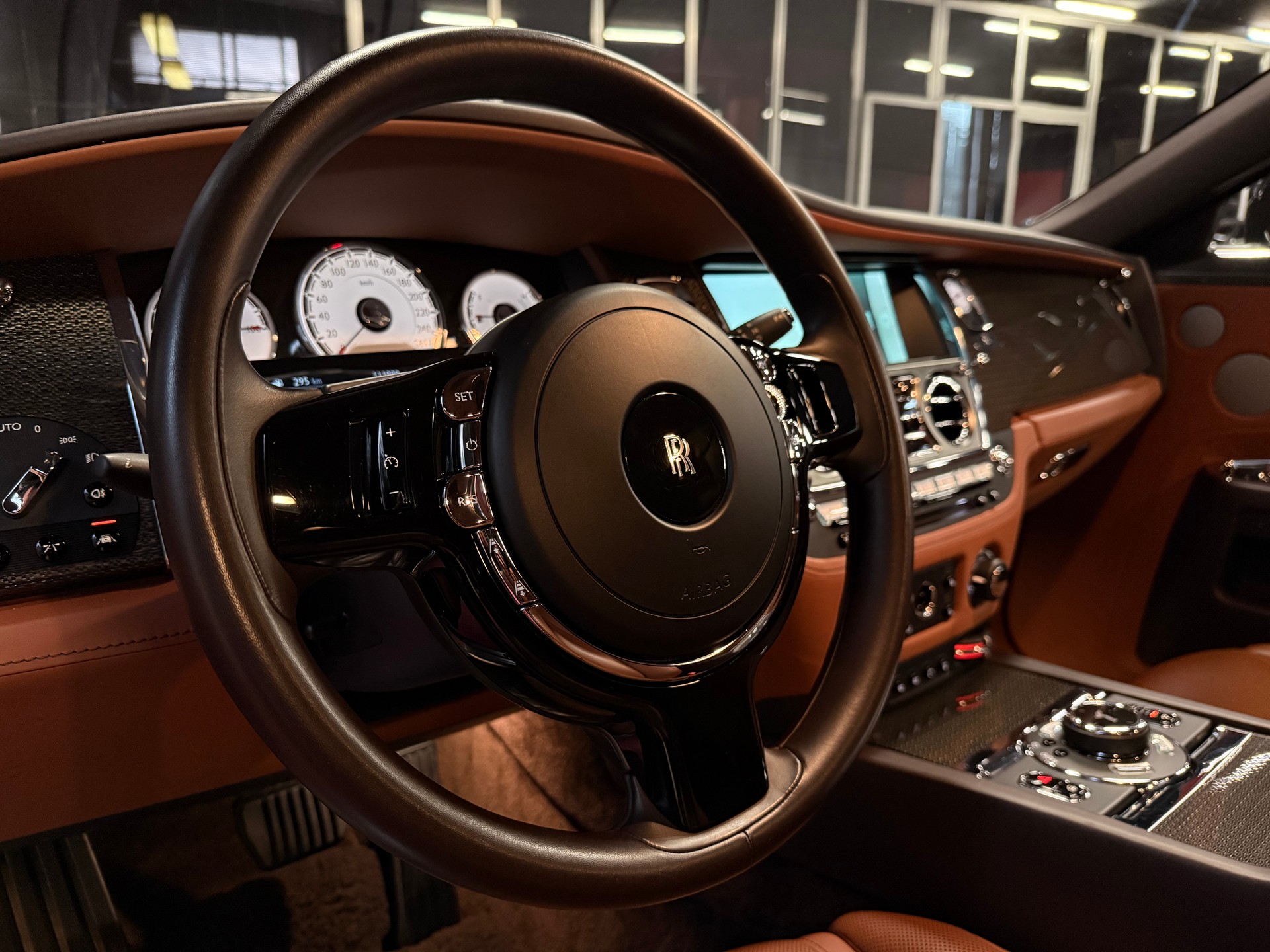 ROLLS-ROYCE Ghost 6.6 V12 Black Badge / ** Facelift / CH Fahrzeug **-image-13