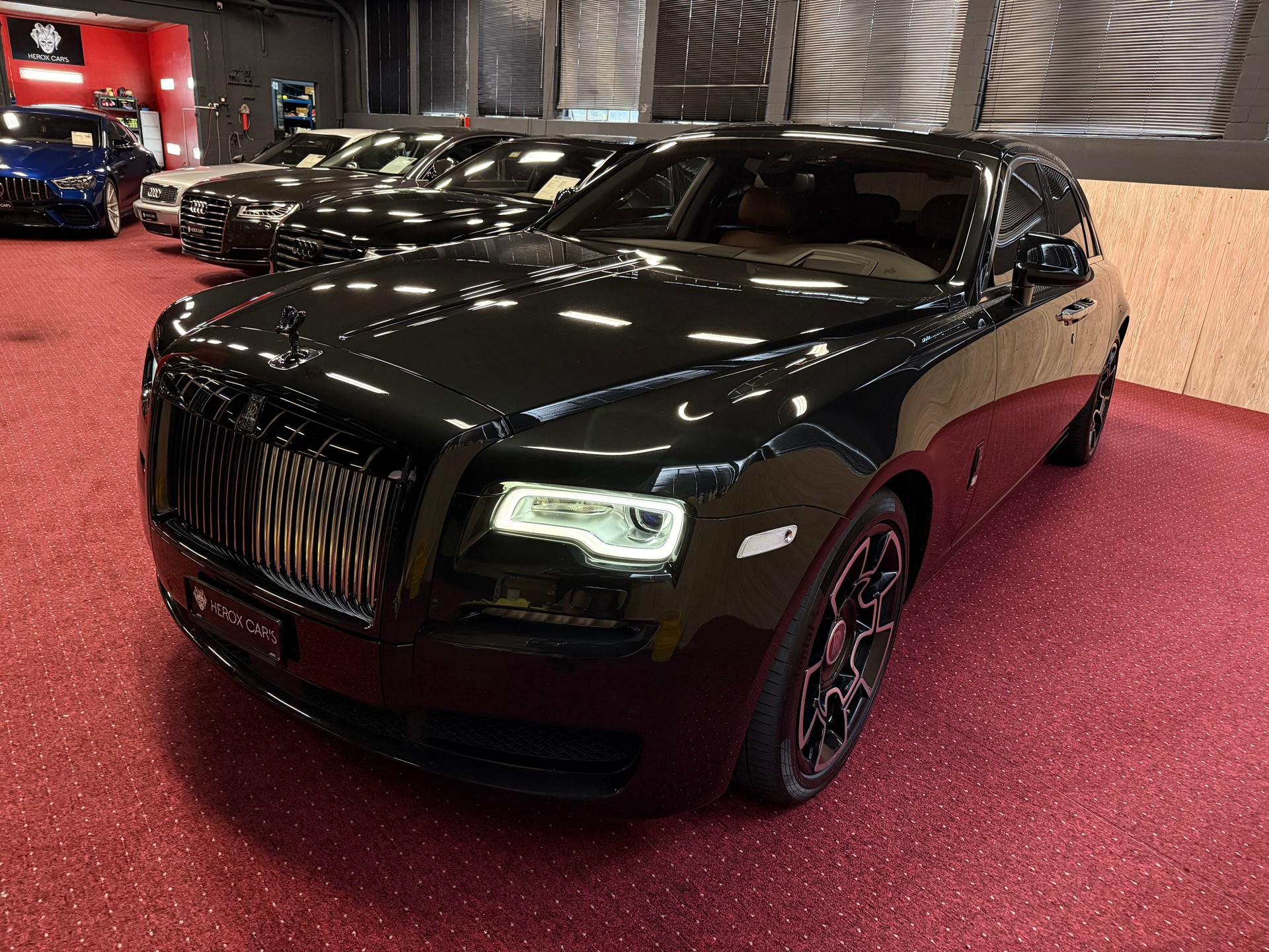ROLLS-ROYCE Ghost 6.6 V12 Black Badge / ** Facelift / CH Fahrzeug **-image-7