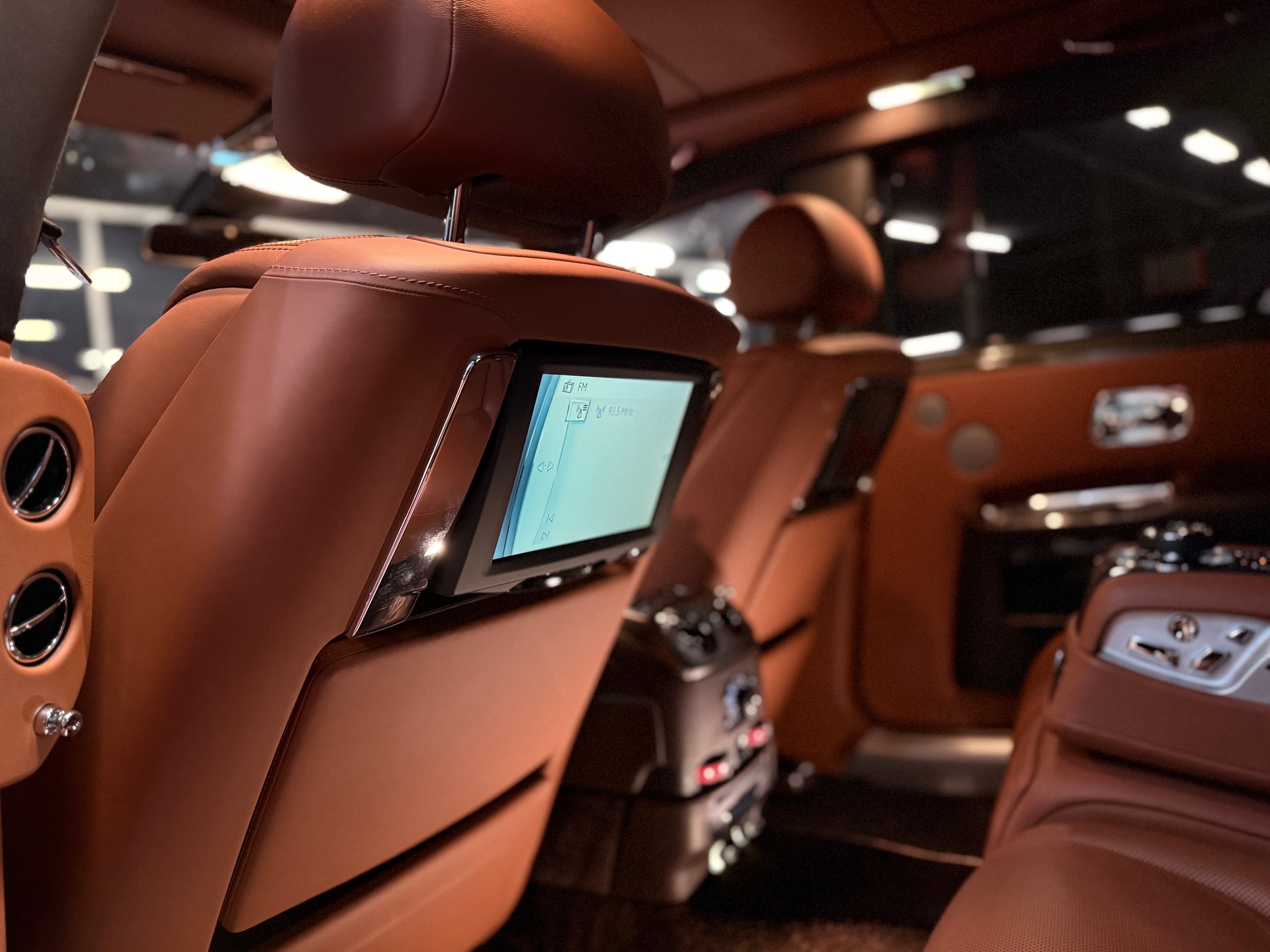 ROLLS-ROYCE Ghost 6.6 V12 Black Badge / ** Facelift / CH Fahrzeug **-image-20