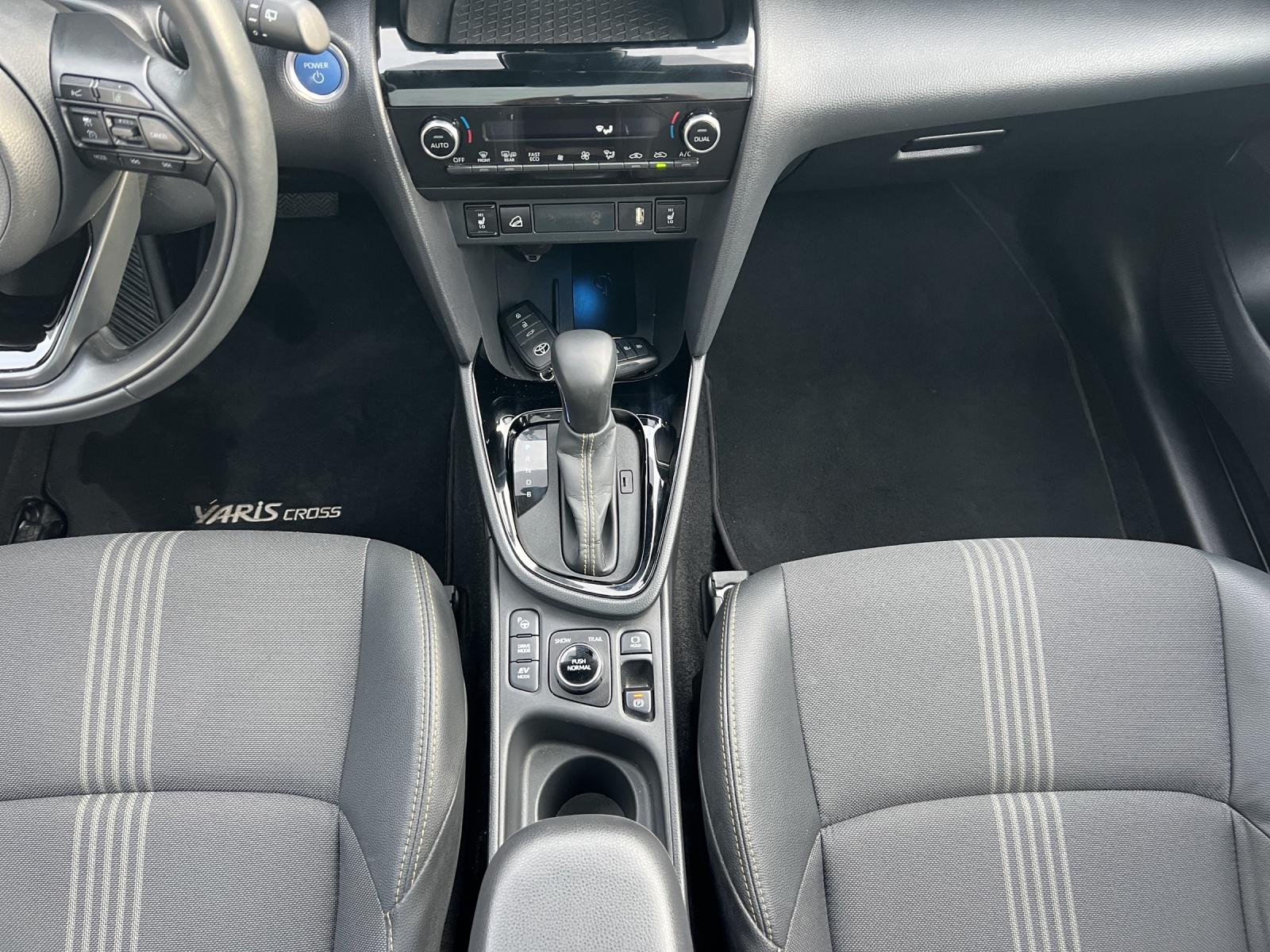 TOYOTA Yaris Cross 1.5 VVT-i HSD Adventure AWD-i / Panorama-Glasdach / Navigation / Head-Up Display / Heckklappe elektrisch / 4x4-image-15