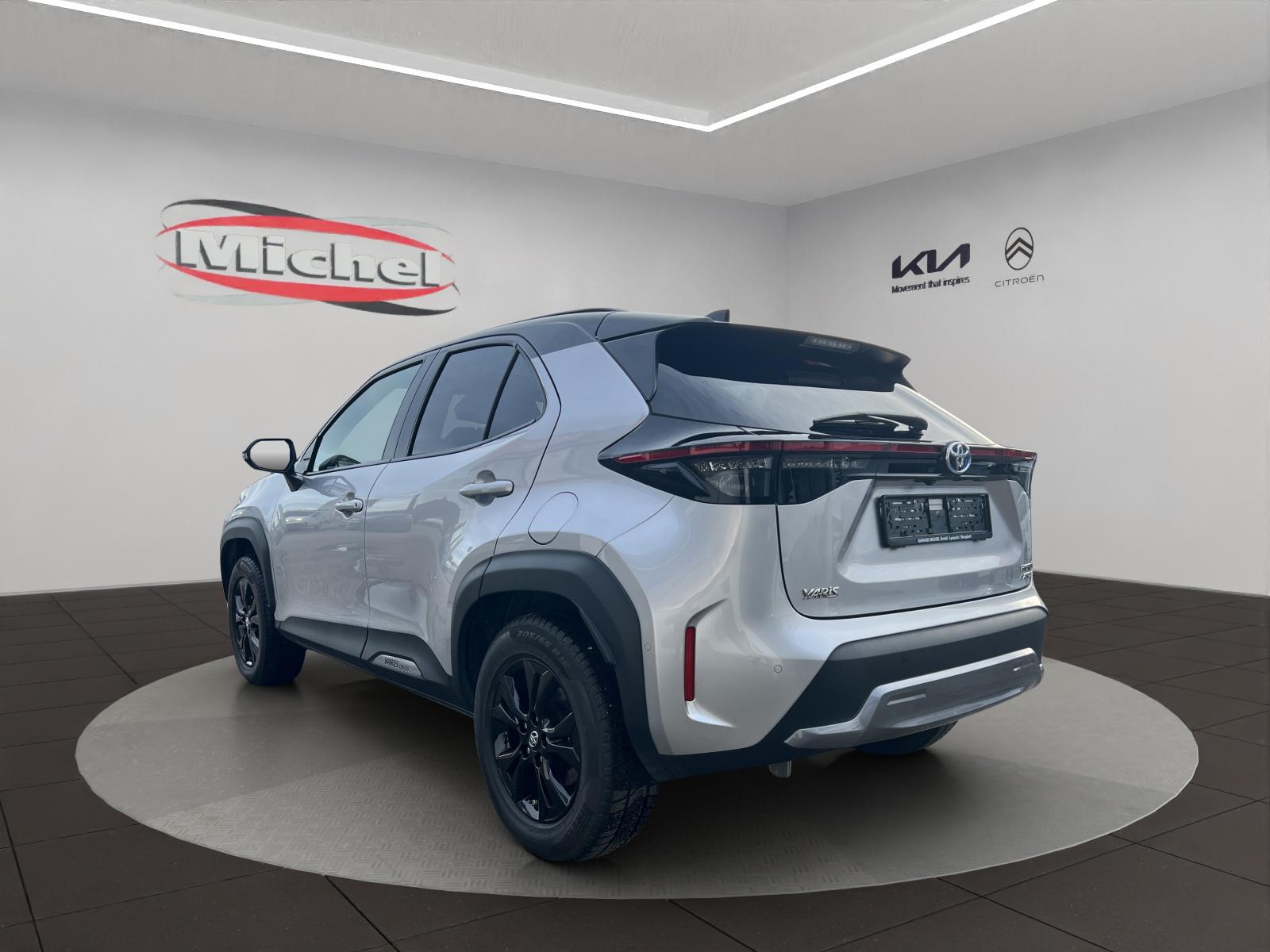 TOYOTA Yaris Cross 1.5 VVT-i HSD Adventure AWD-i / Panorama-Glasdach / Navigation / Head-Up Display / Heckklappe elektrisch / 4x4-image-6