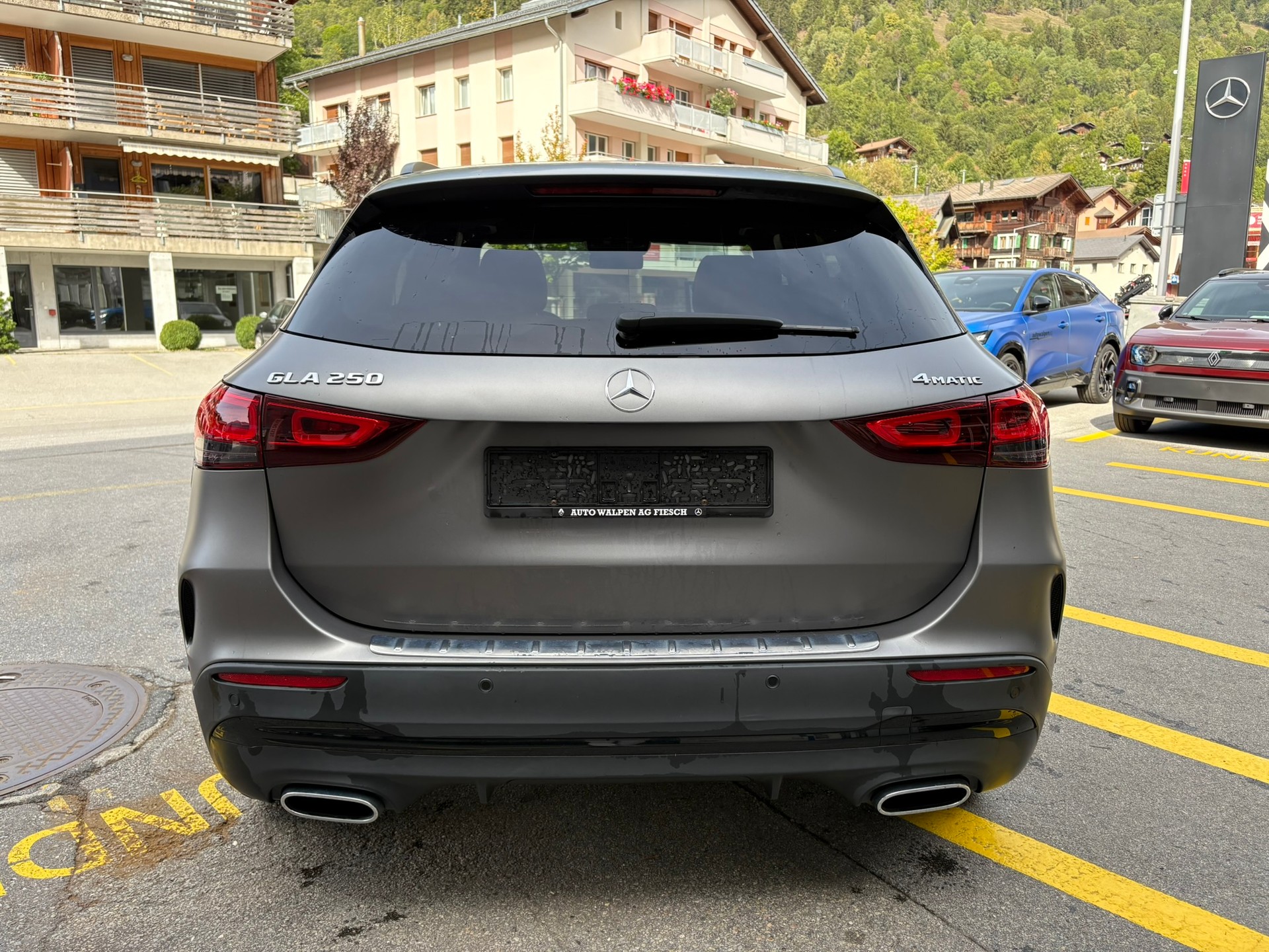 MERCEDES-BENZ GLA 250 AMG Line 4Matic-image-5