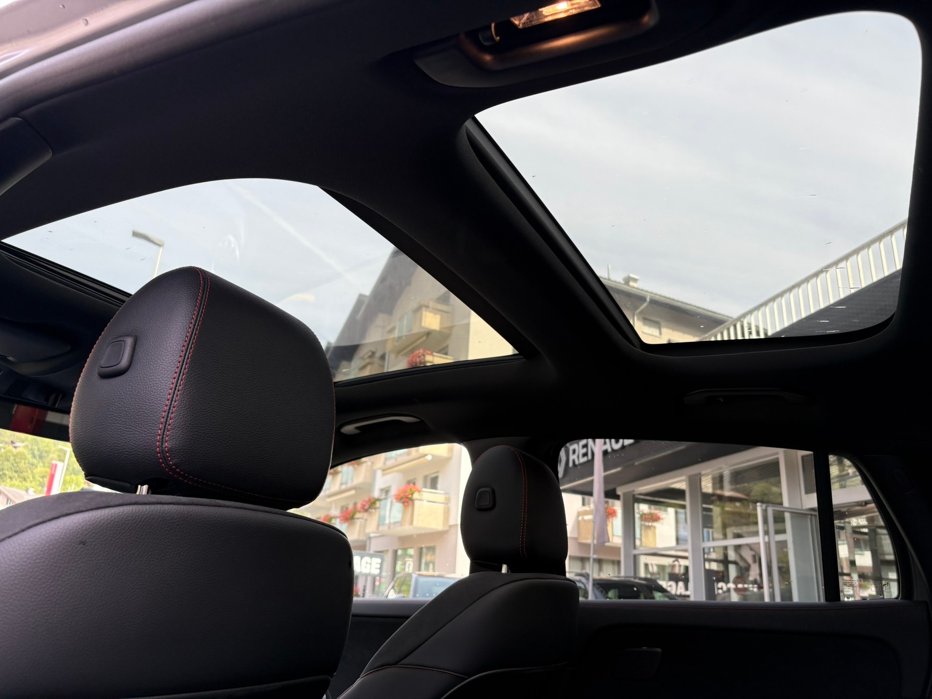 MERCEDES-BENZ GLA 250 AMG Line 4Matic-image-13