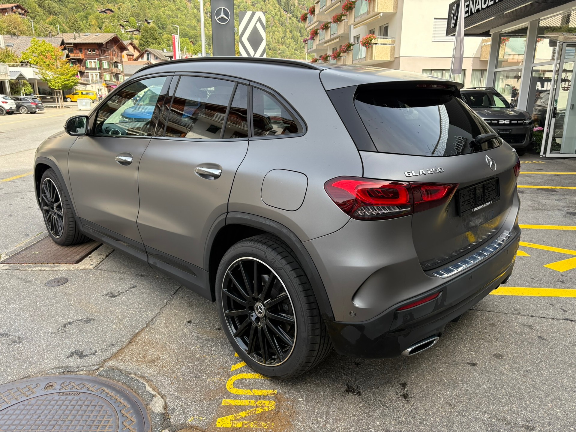 MERCEDES-BENZ GLA 250 AMG Line 4Matic-image-6