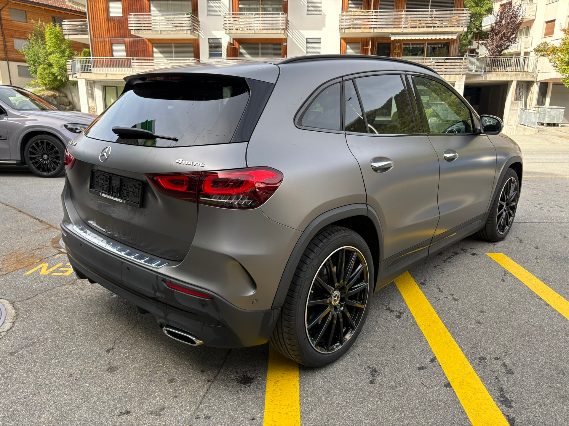 MERCEDES-BENZ GLA 250 AMG Line 4Matic-image-4