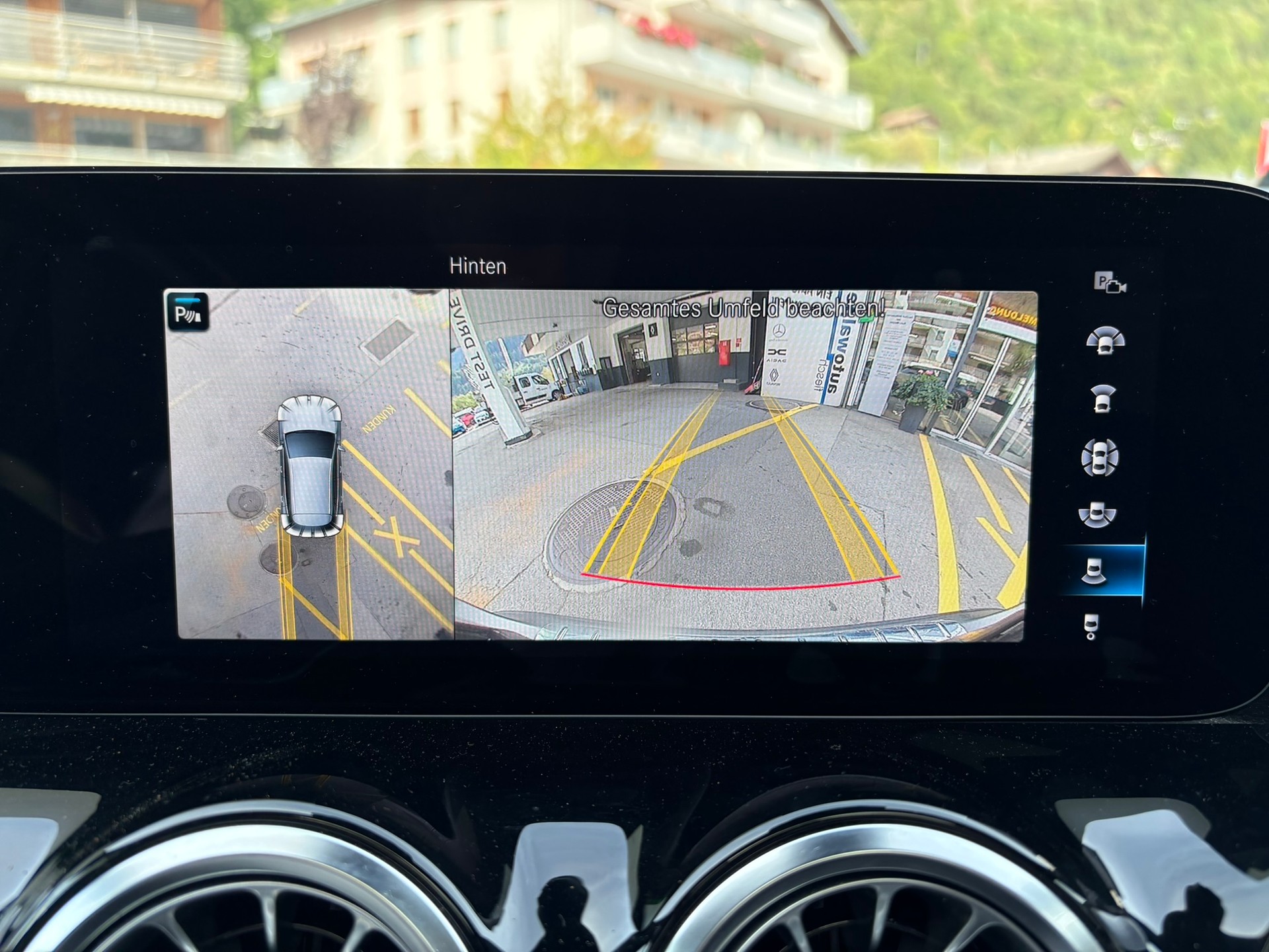 MERCEDES-BENZ GLA 250 AMG Line 4Matic-image-10