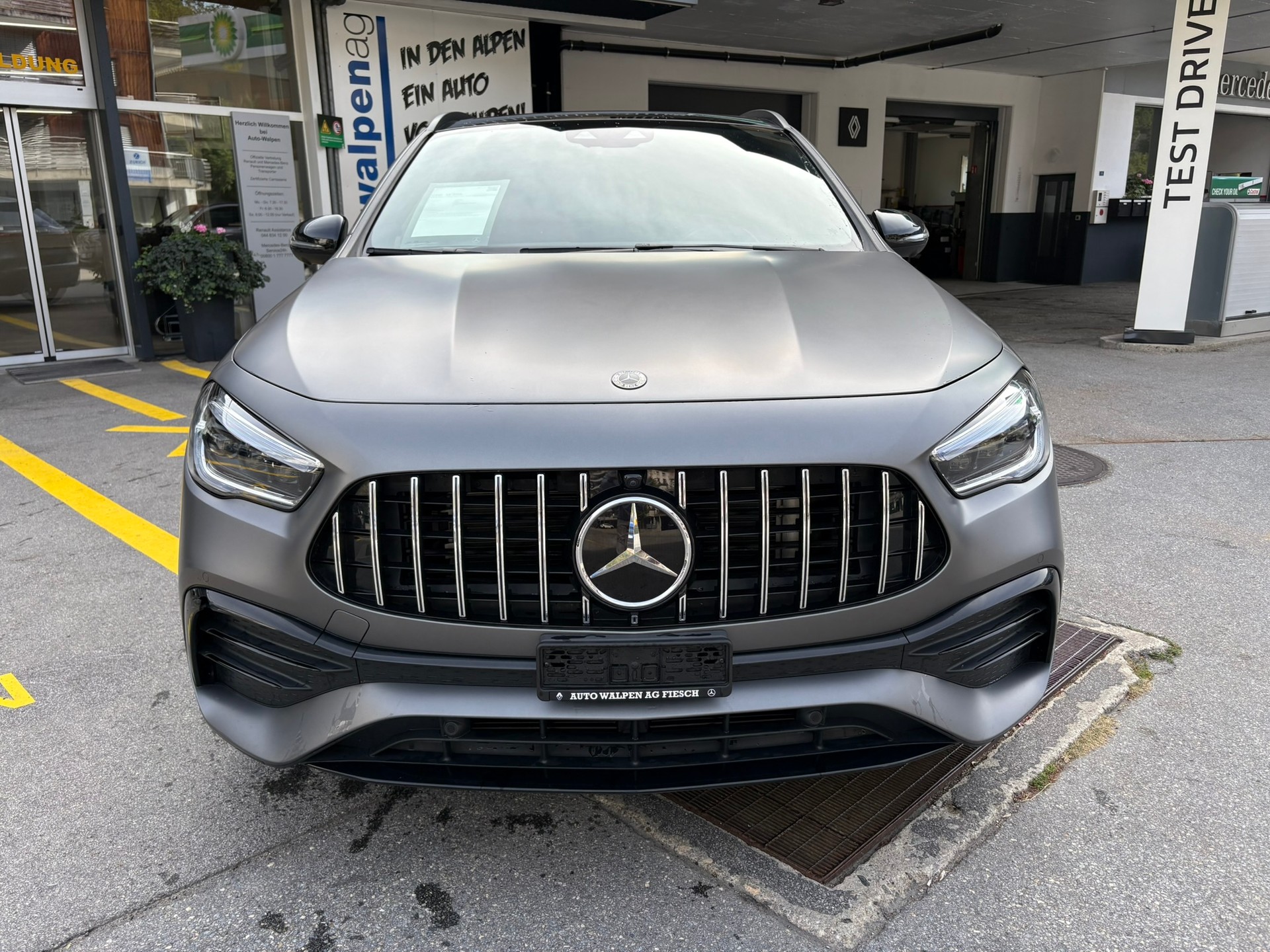 MERCEDES-BENZ GLA 250 AMG Line 4Matic-image-1