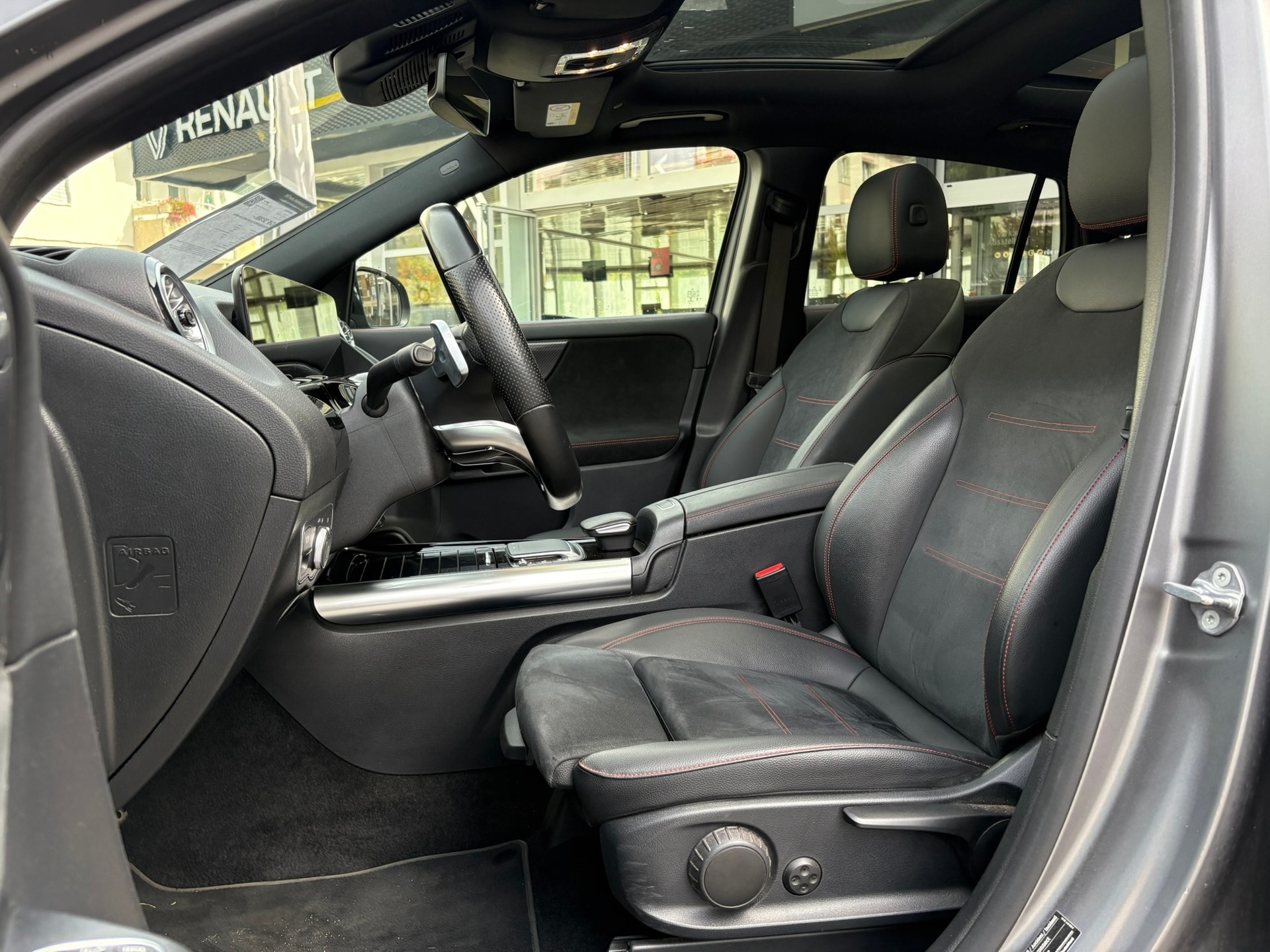 MERCEDES-BENZ GLA 250 AMG Line 4Matic-image-8