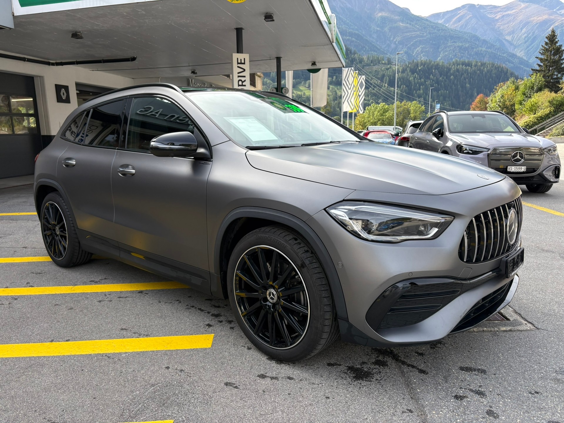 MERCEDES-BENZ GLA 250 AMG Line 4Matic-image-2