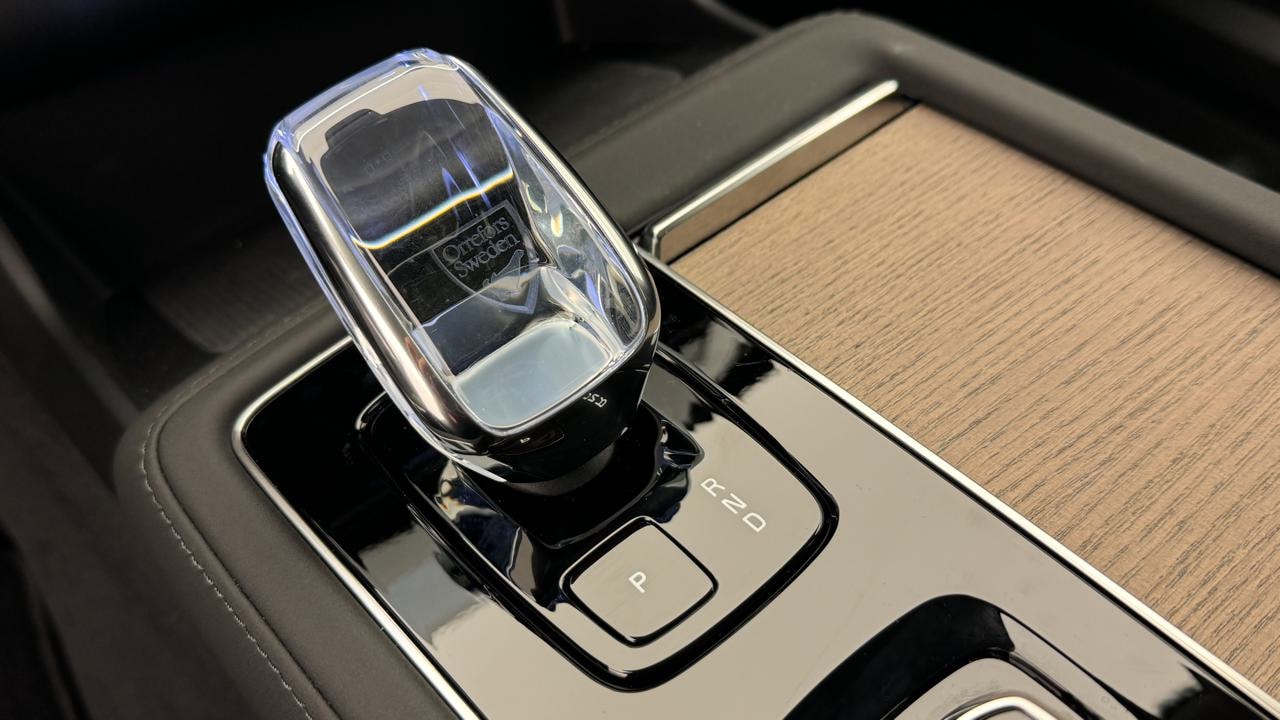 VOLVO XC90 T8 AWD PluginHybrid Ultra Dark Geartronic-image-11