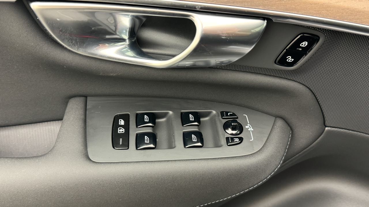VOLVO XC90 T8 AWD PluginHybrid Ultra Dark Geartronic-image-9