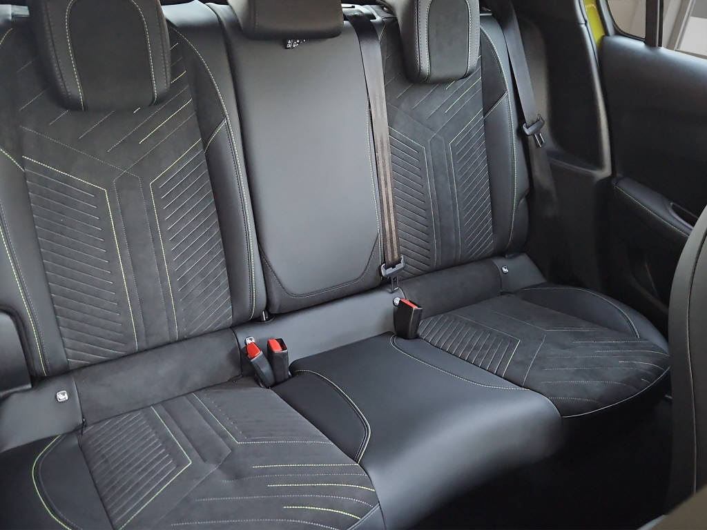 PEUGEOT 208 Hybrid 110 e-DCS6 GT-image-6