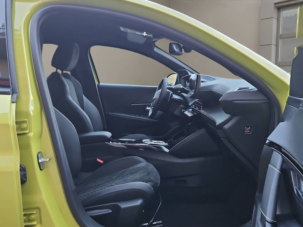 PEUGEOT 208 Hybrid 110 e-DCS6 GT-image-5