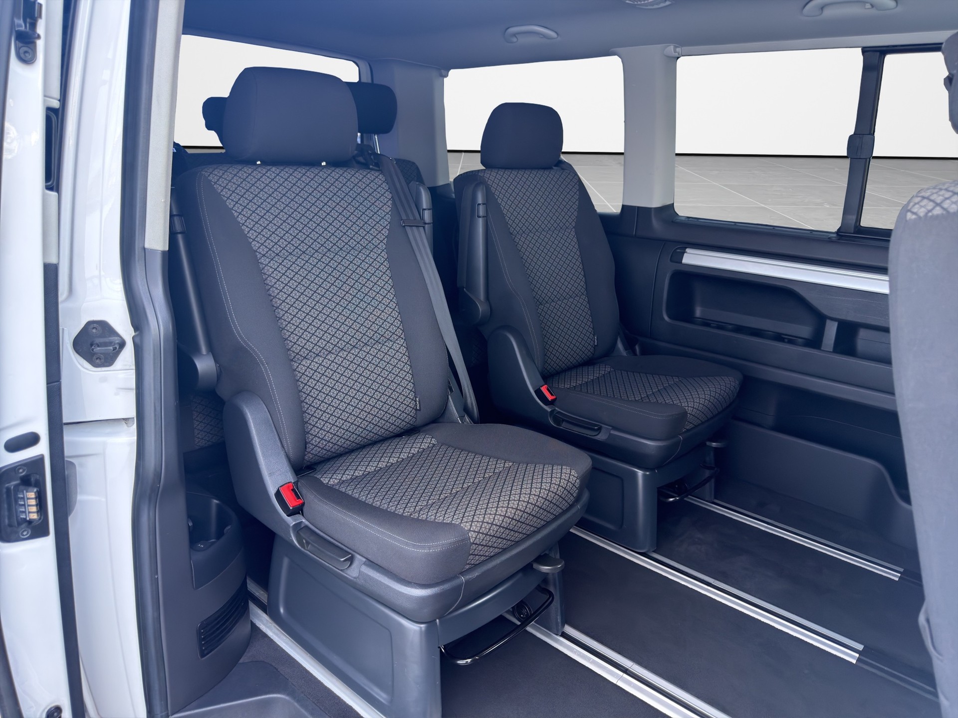 VW T6.1 Multivan 2.0 TDI 150 Trendline DSG-image-7