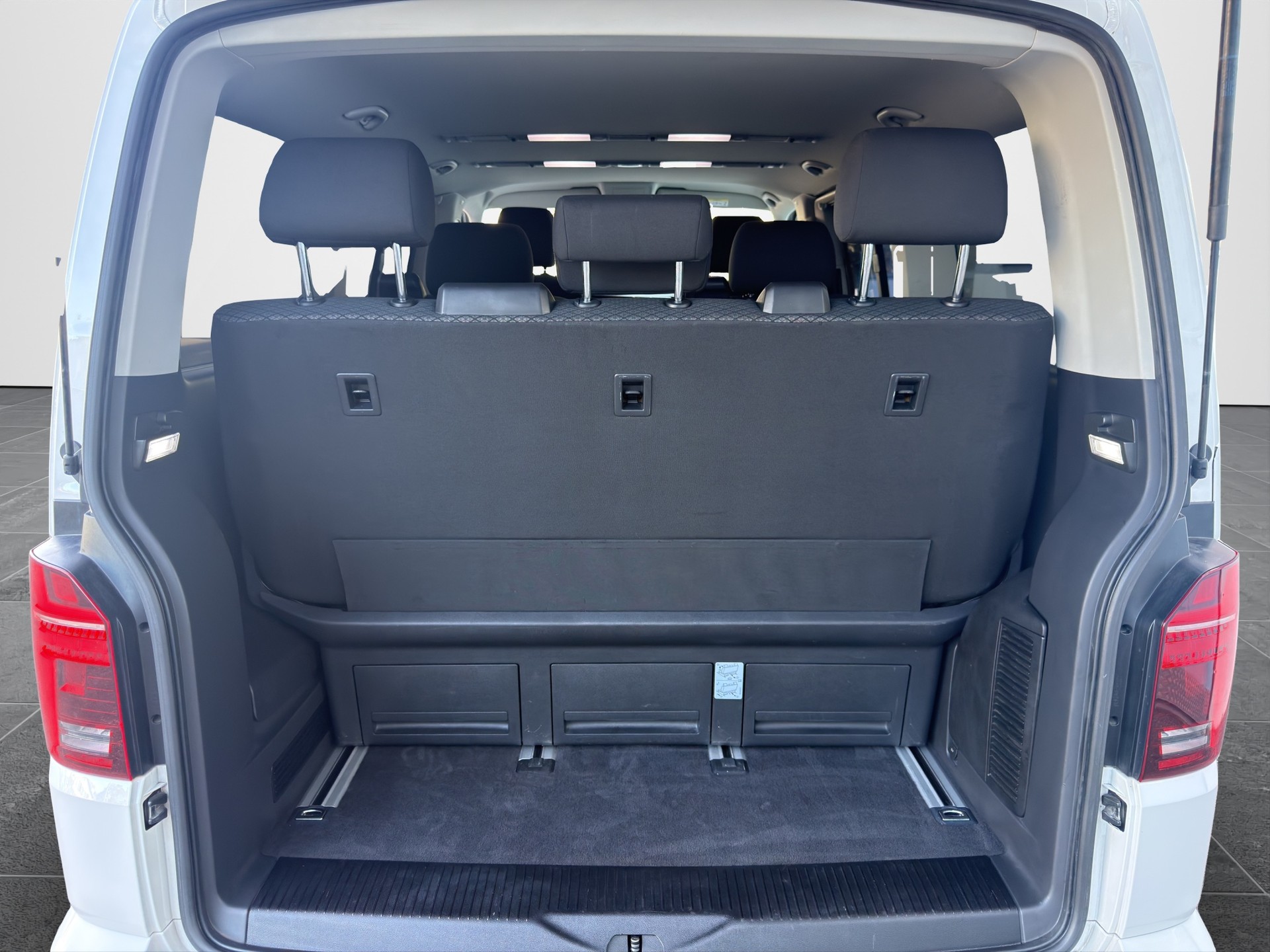 VW T6.1 Multivan 2.0 TDI 150 Trendline DSG-image-11