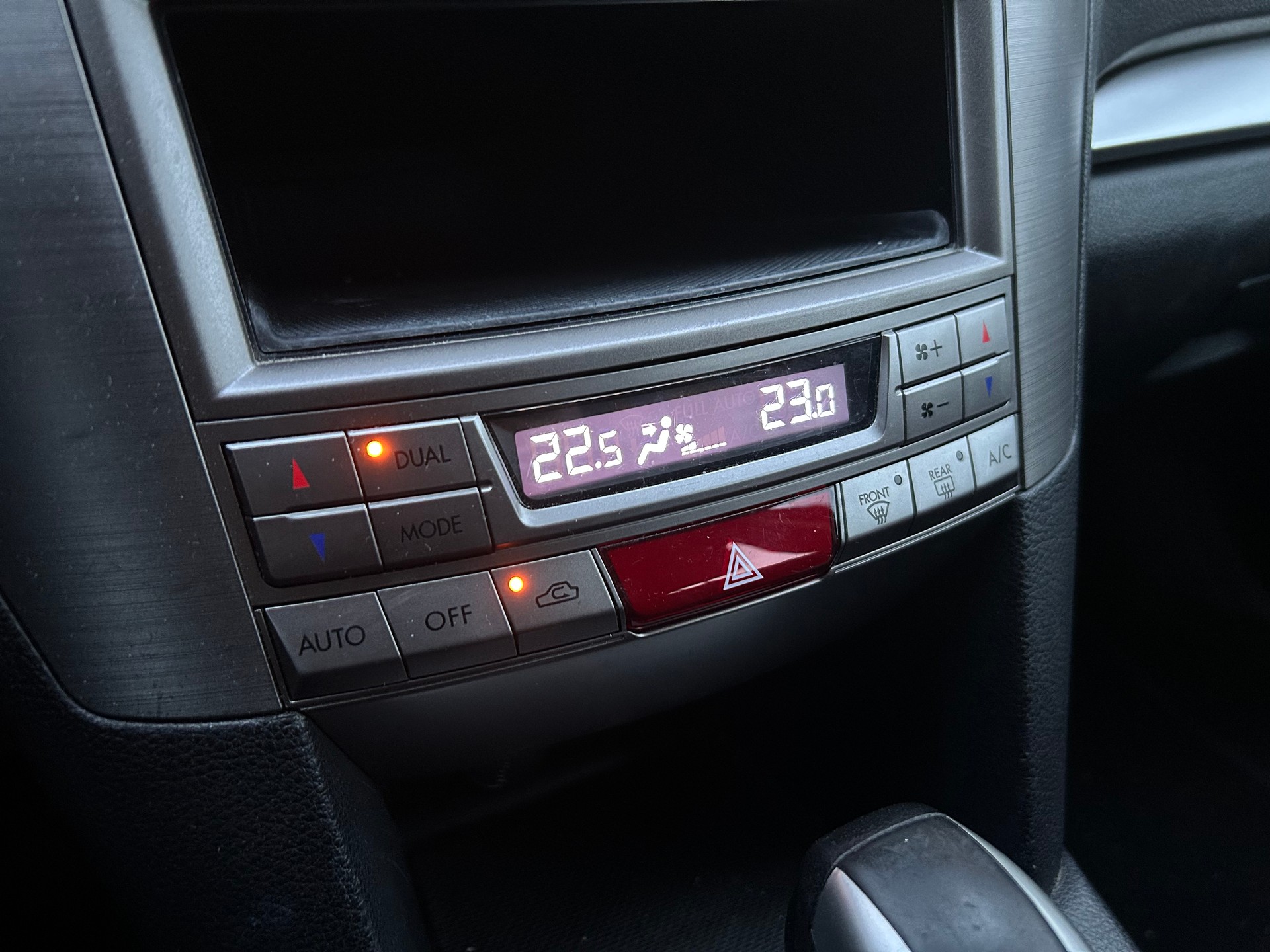 SUBARU Legacy 2.0i Advantage AWD Lineartronic-image-6