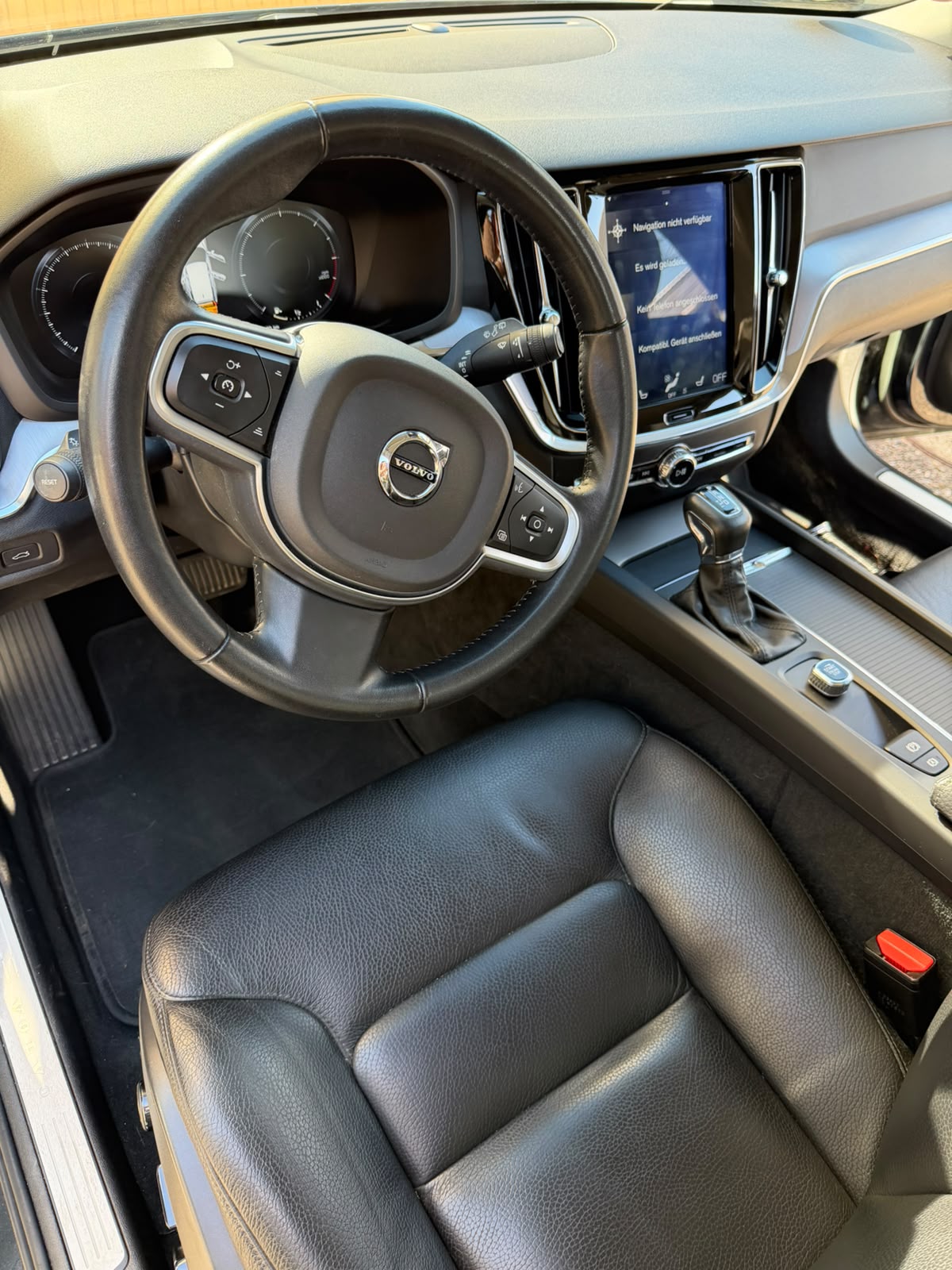 VOLVO 2.0 D4 Momentum-image-3