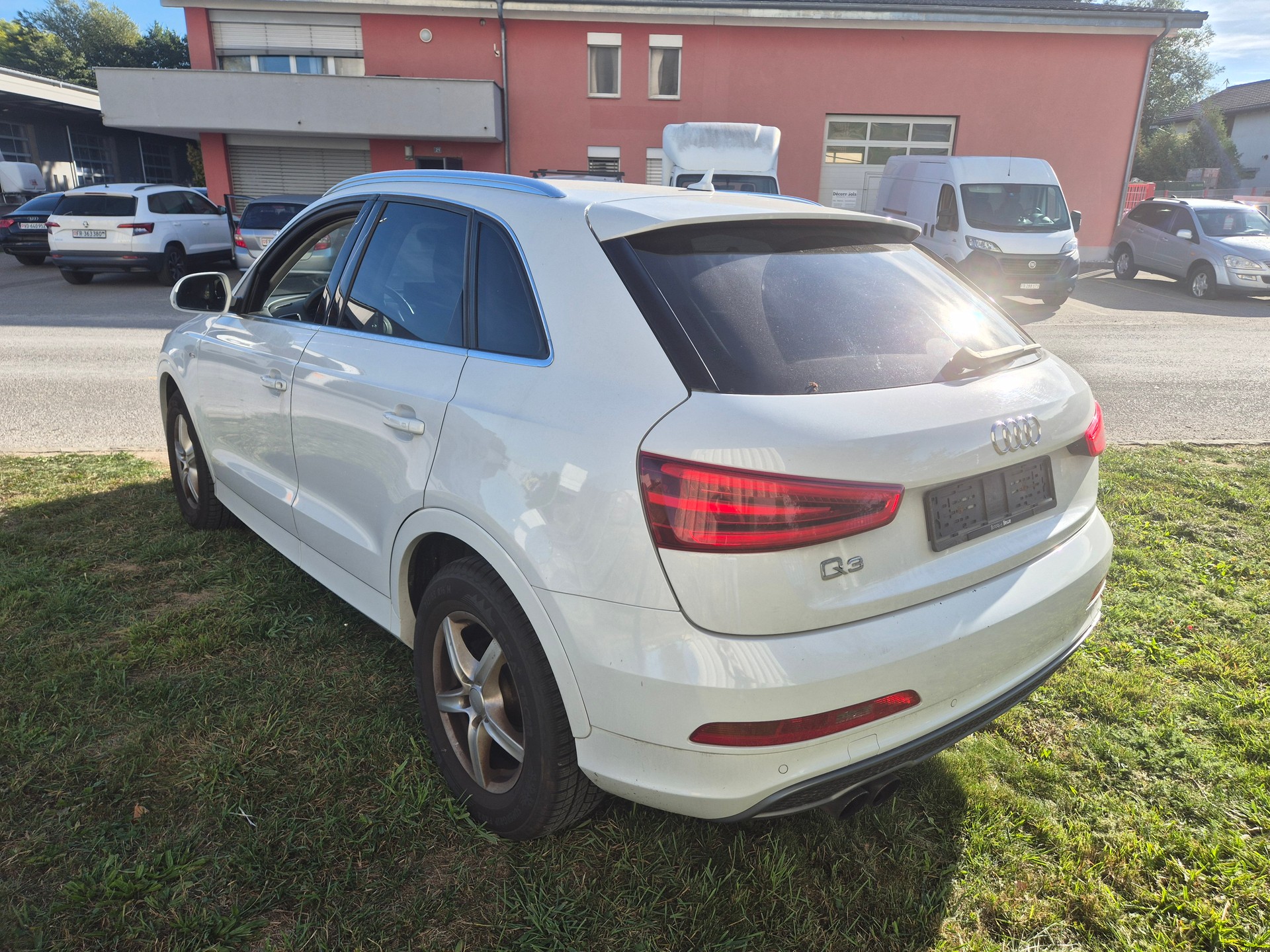 AUDI Q3 2.0 TFSI quattro S-tronic-image-6