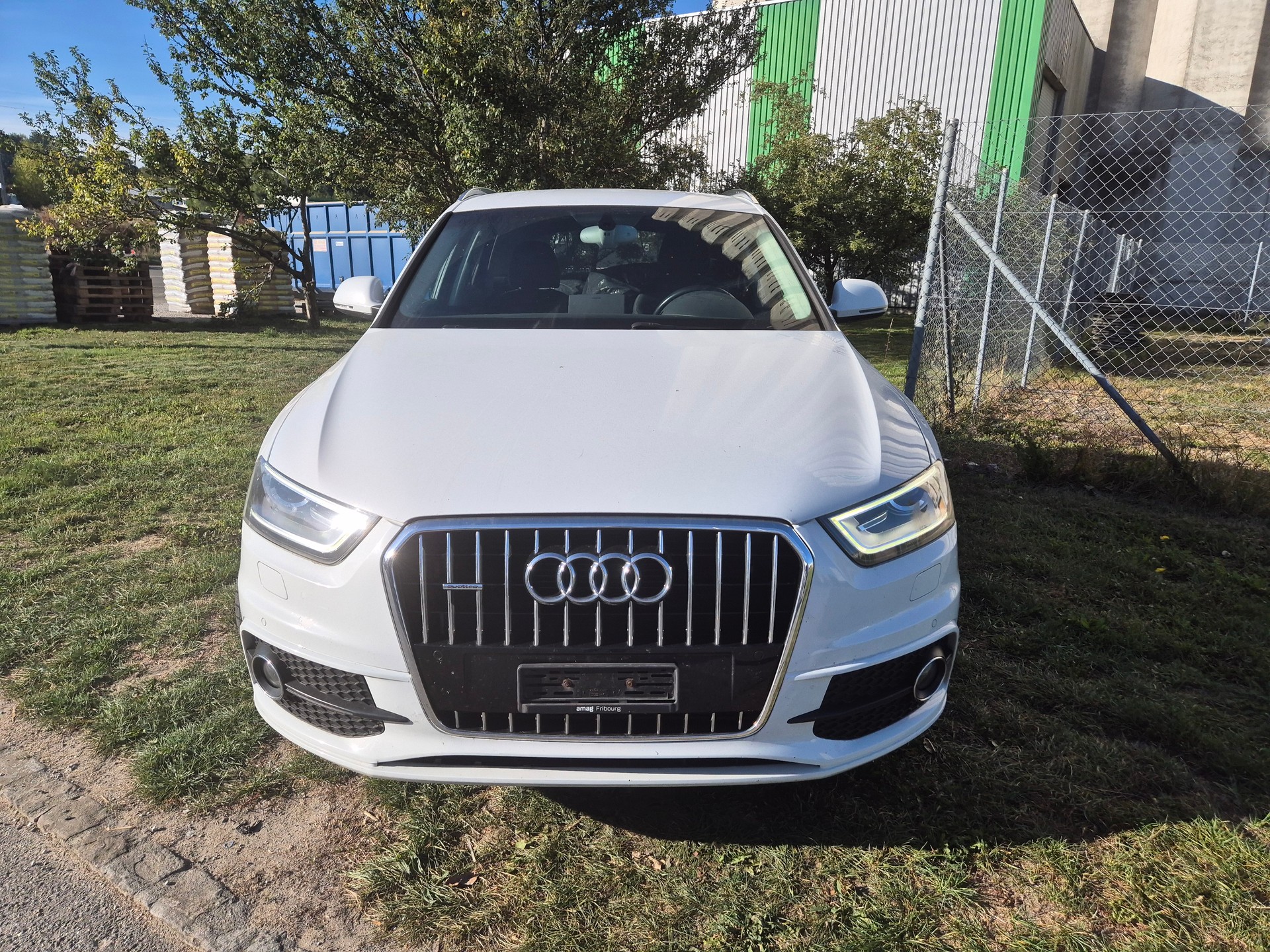 AUDI Q3 2.0 TFSI quattro S-tronic-image-2