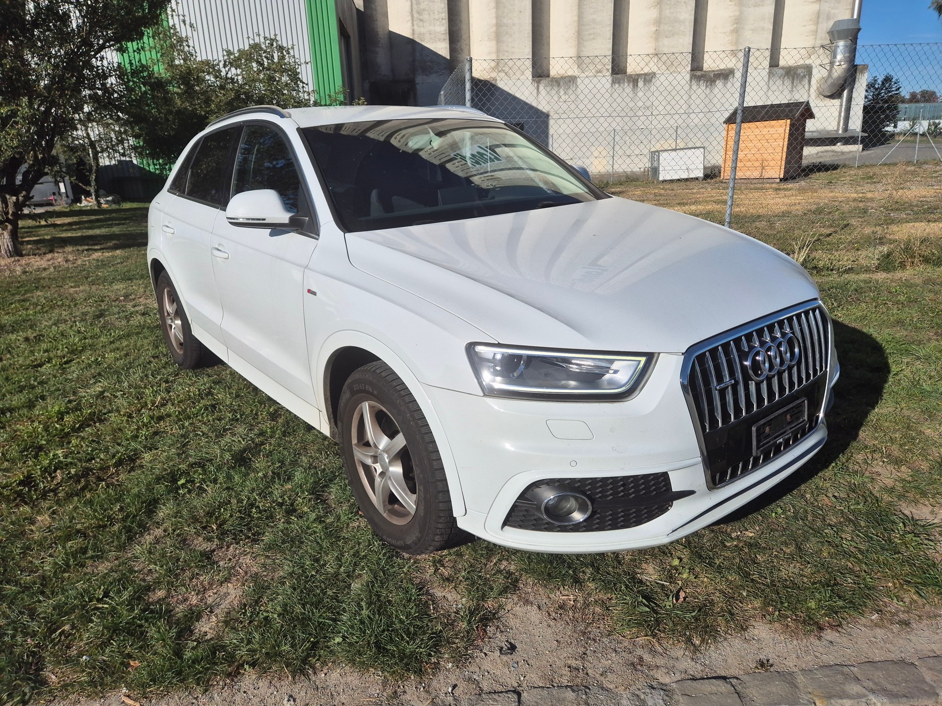 AUDI Q3 2.0 TFSI quattro S-tronic-image-4