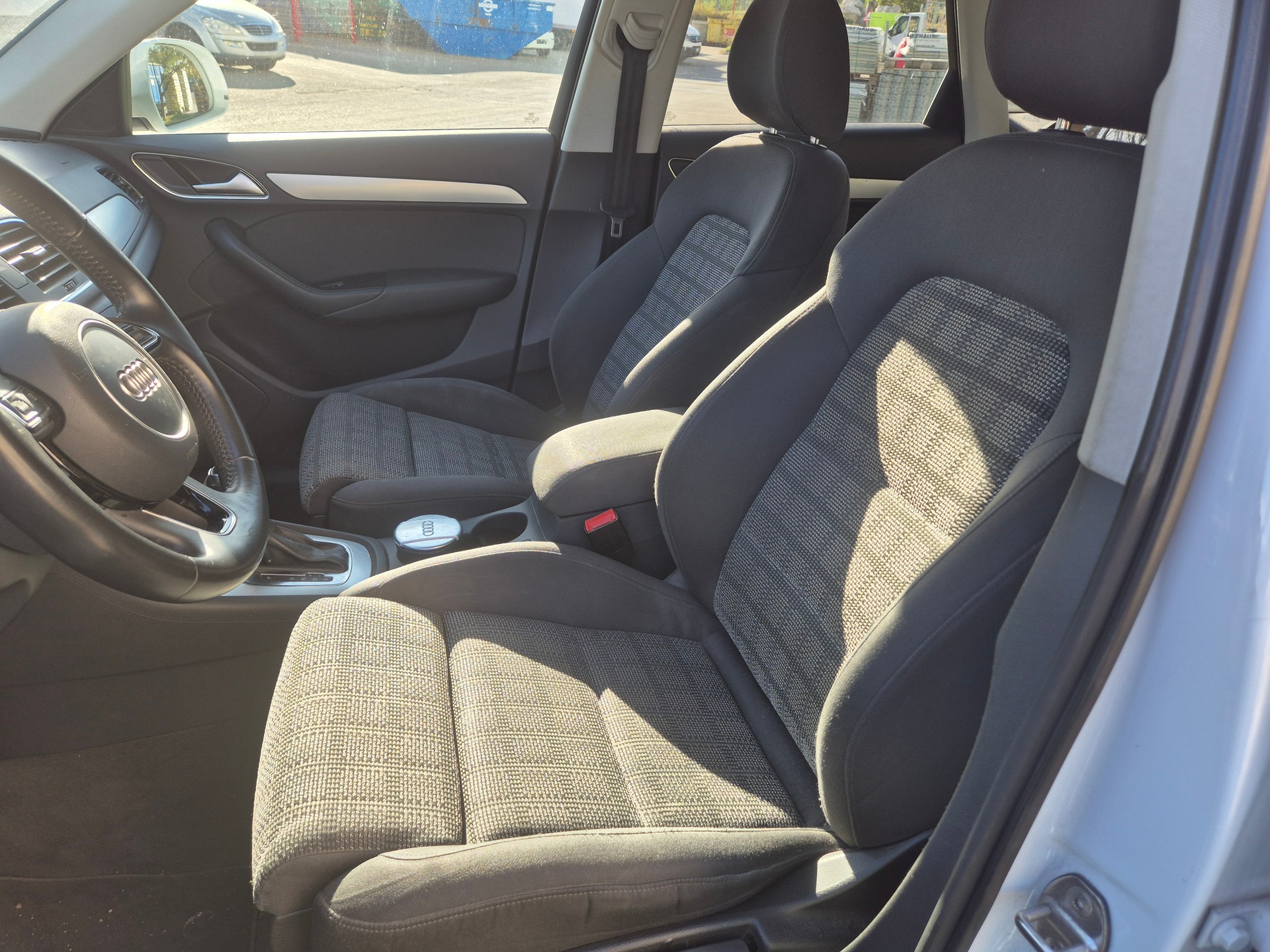 AUDI Q3 2.0 TFSI quattro S-tronic-image-7