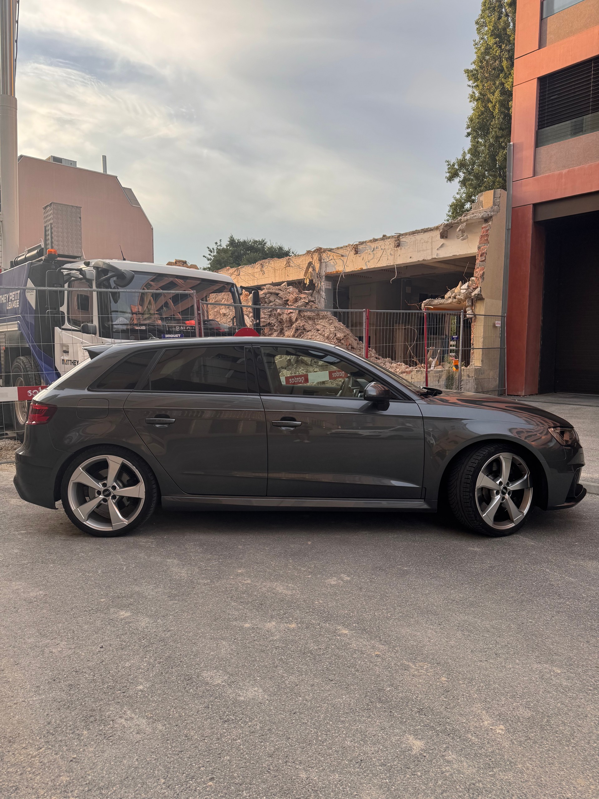 AUDI 2.5 T FSI quattro S-Tronic-image-2