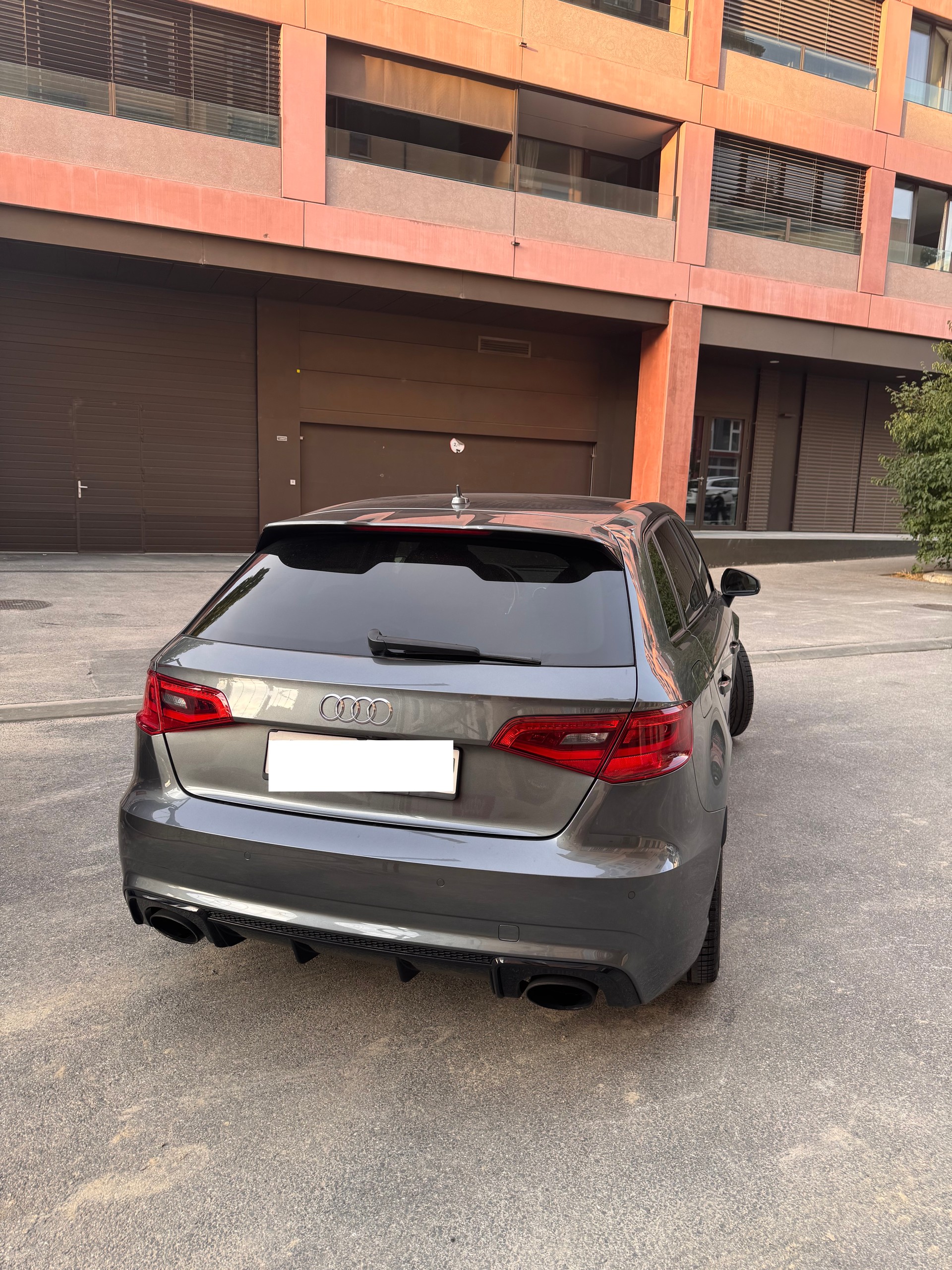 AUDI 2.5 T FSI quattro S-Tronic-image-1