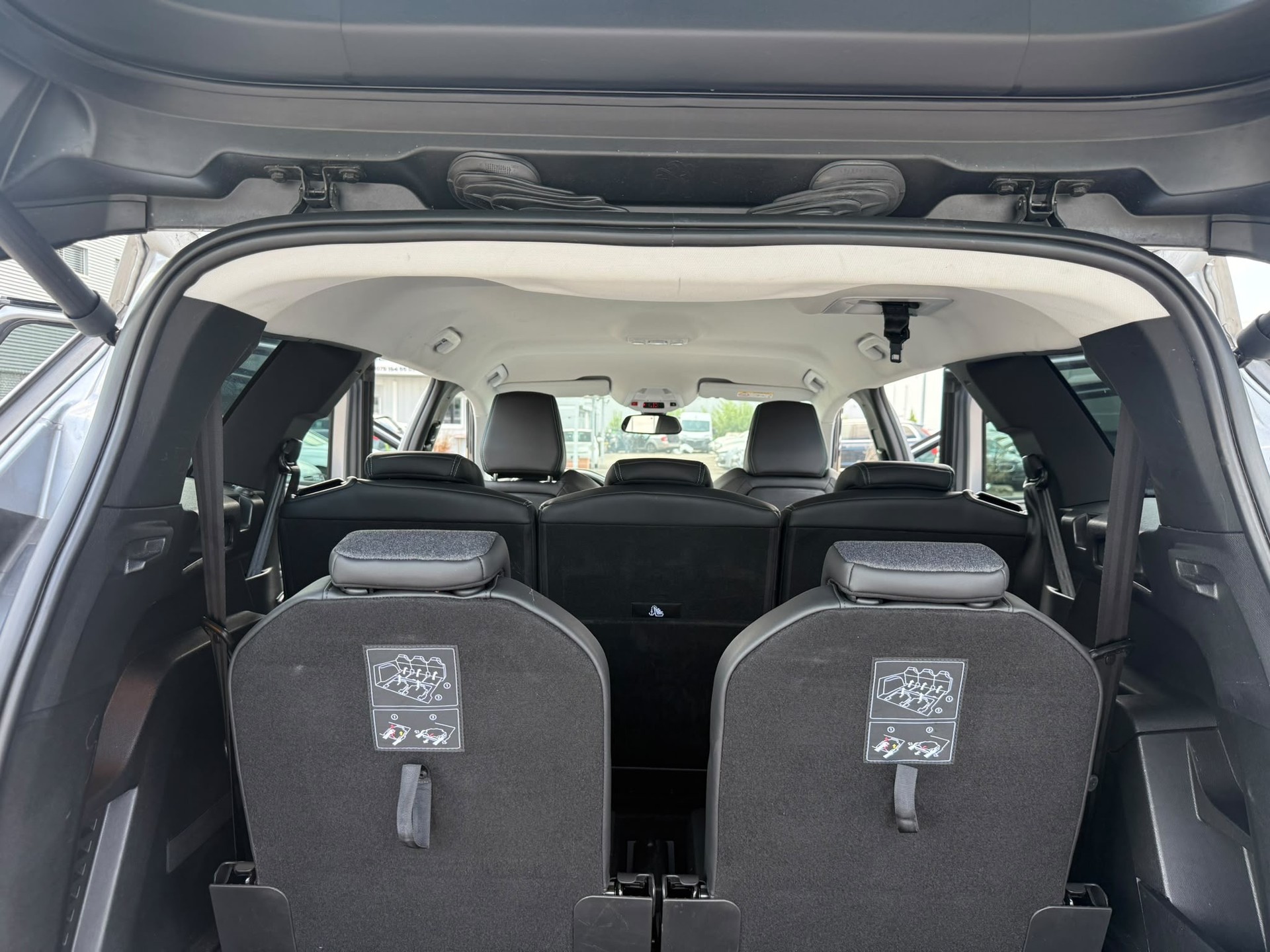 PEUGEOT 5008 1.5 BlueHDi GT Pack EAT8-image-13