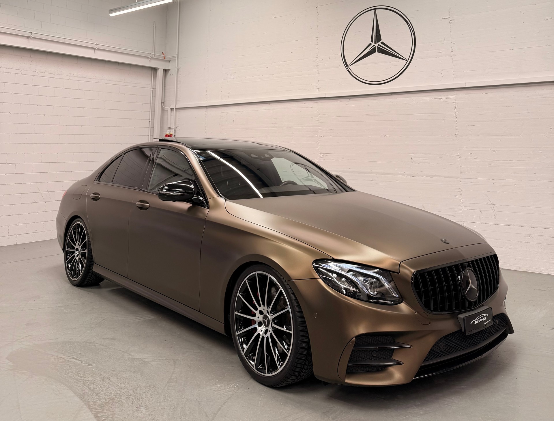 MERCEDES-BENZ E 43 AMG 4Matic 9G-Tronic Limited Matt Brown Performance Vollausstattung-image-2