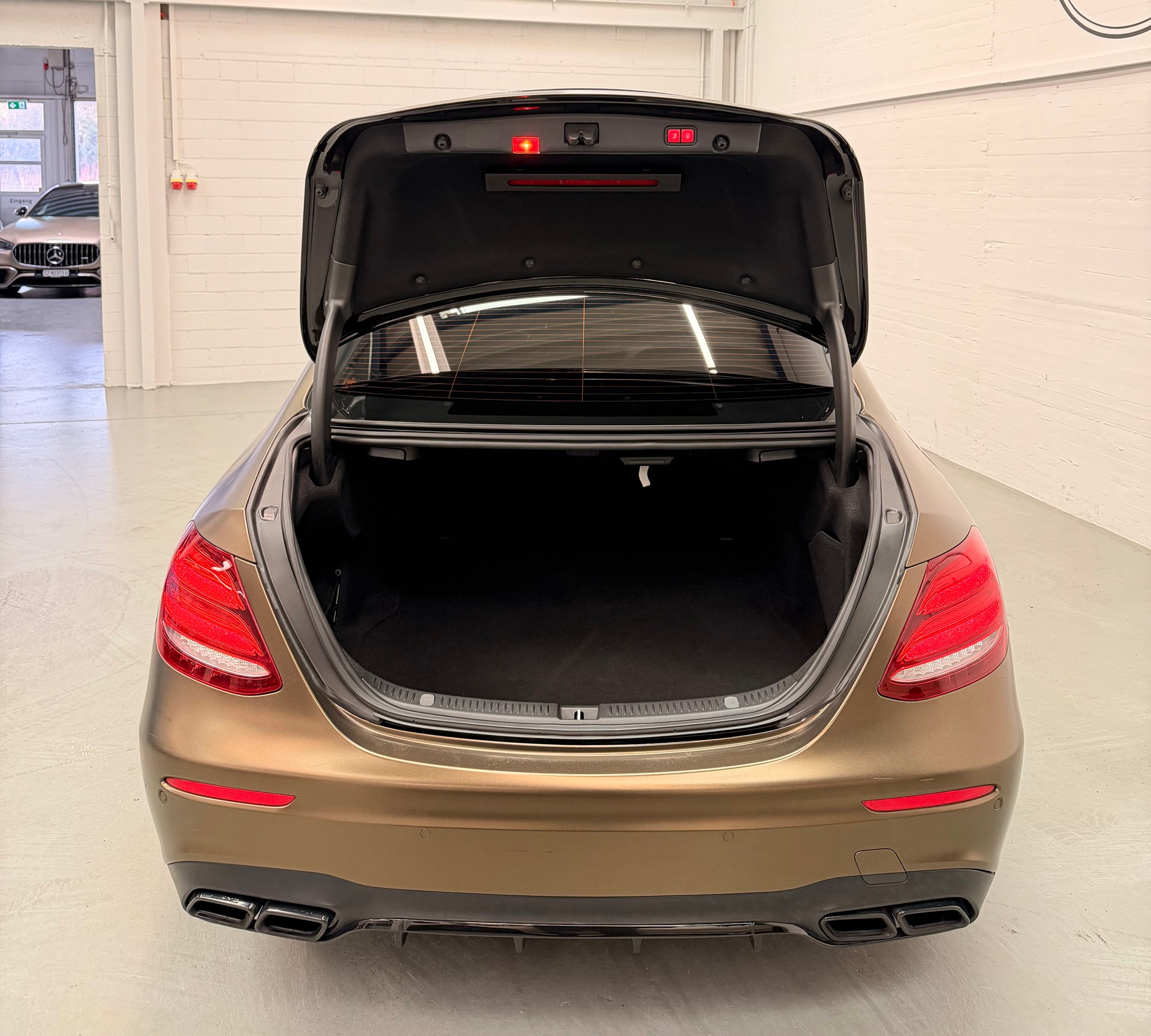 MERCEDES-BENZ E 43 AMG 4Matic 9G-Tronic Limited Matt Brown Performance Vollausstattung-image-8