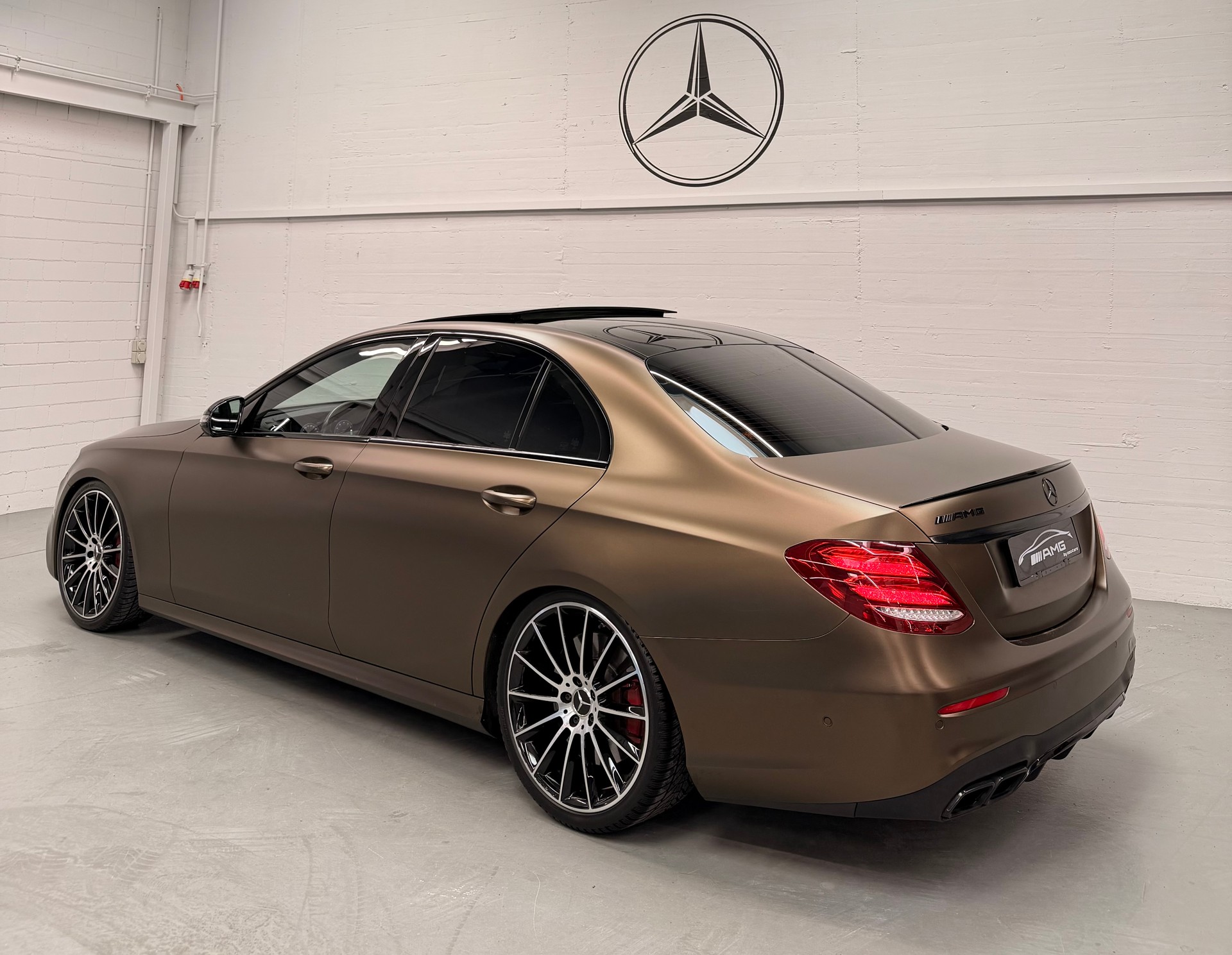 MERCEDES-BENZ E 43 AMG 4Matic 9G-Tronic Limited Matt Brown Performance Vollausstattung-image-5