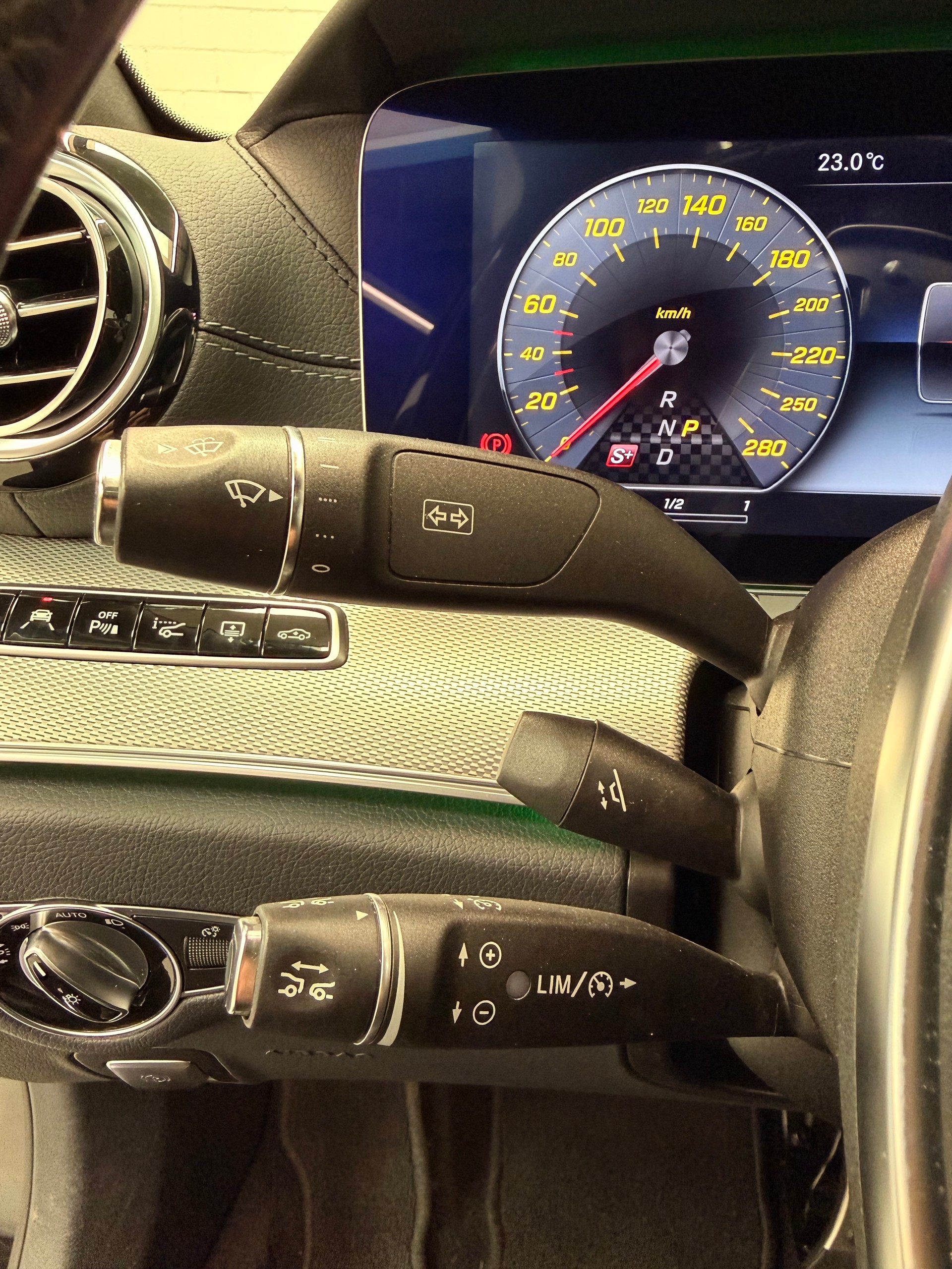 MERCEDES-BENZ E 43 AMG 4Matic 9G-Tronic Limited Matt Brown Performance Vollausstattung-image-17