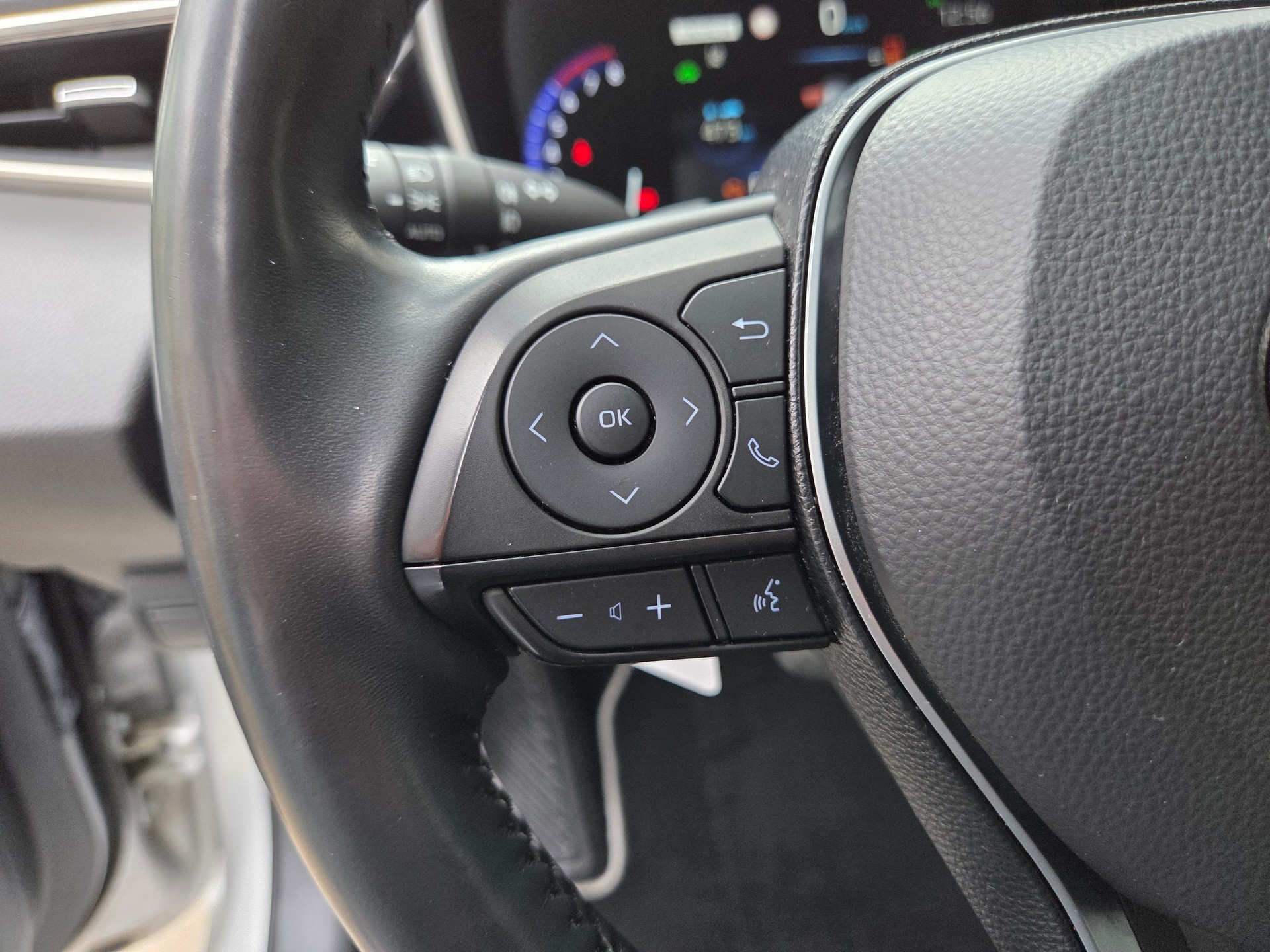 TOYOTA Corolla 2.0 HSD Premium e-CVT-image-19