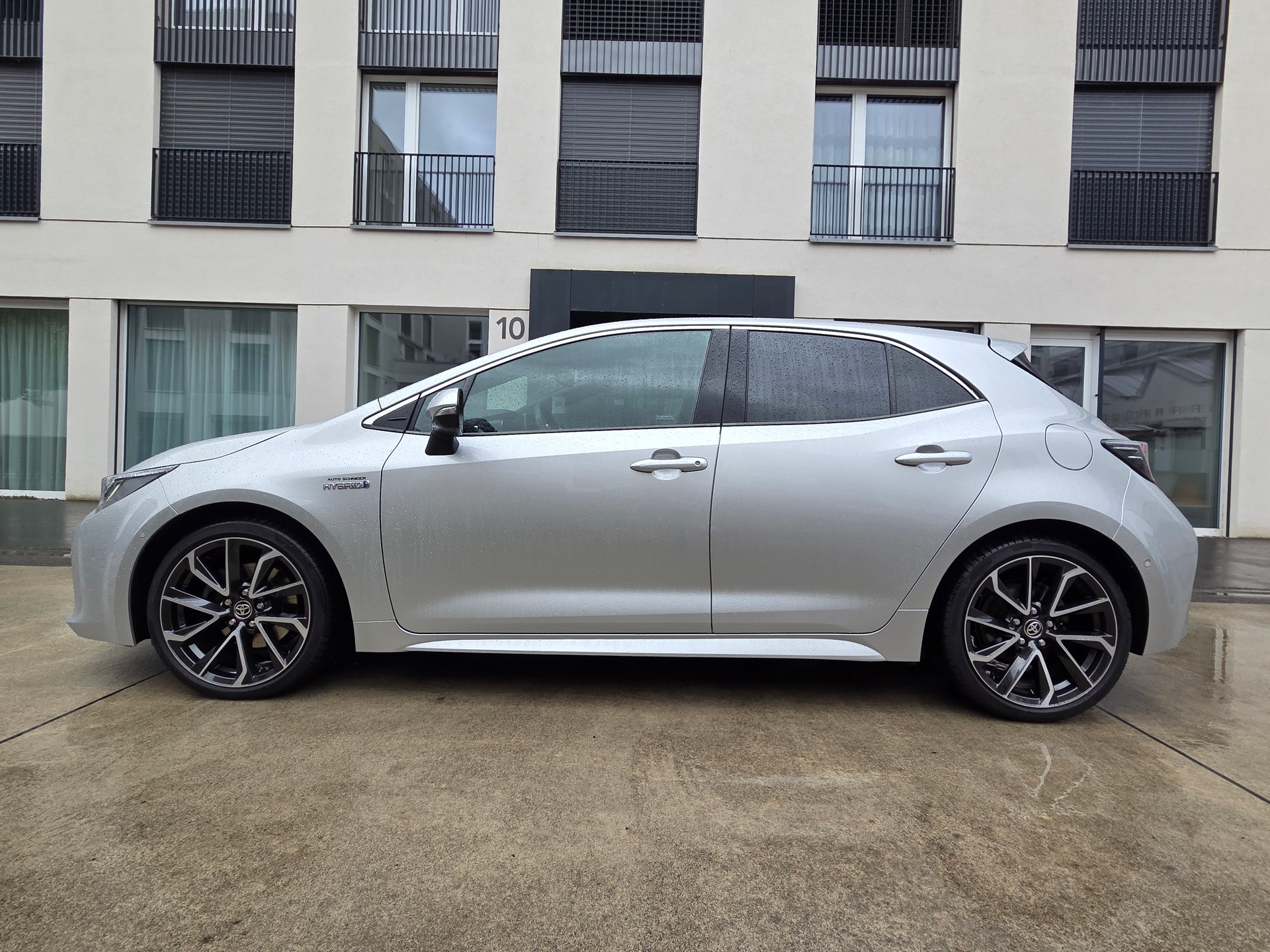 TOYOTA Corolla 2.0 HSD Premium e-CVT-image-5