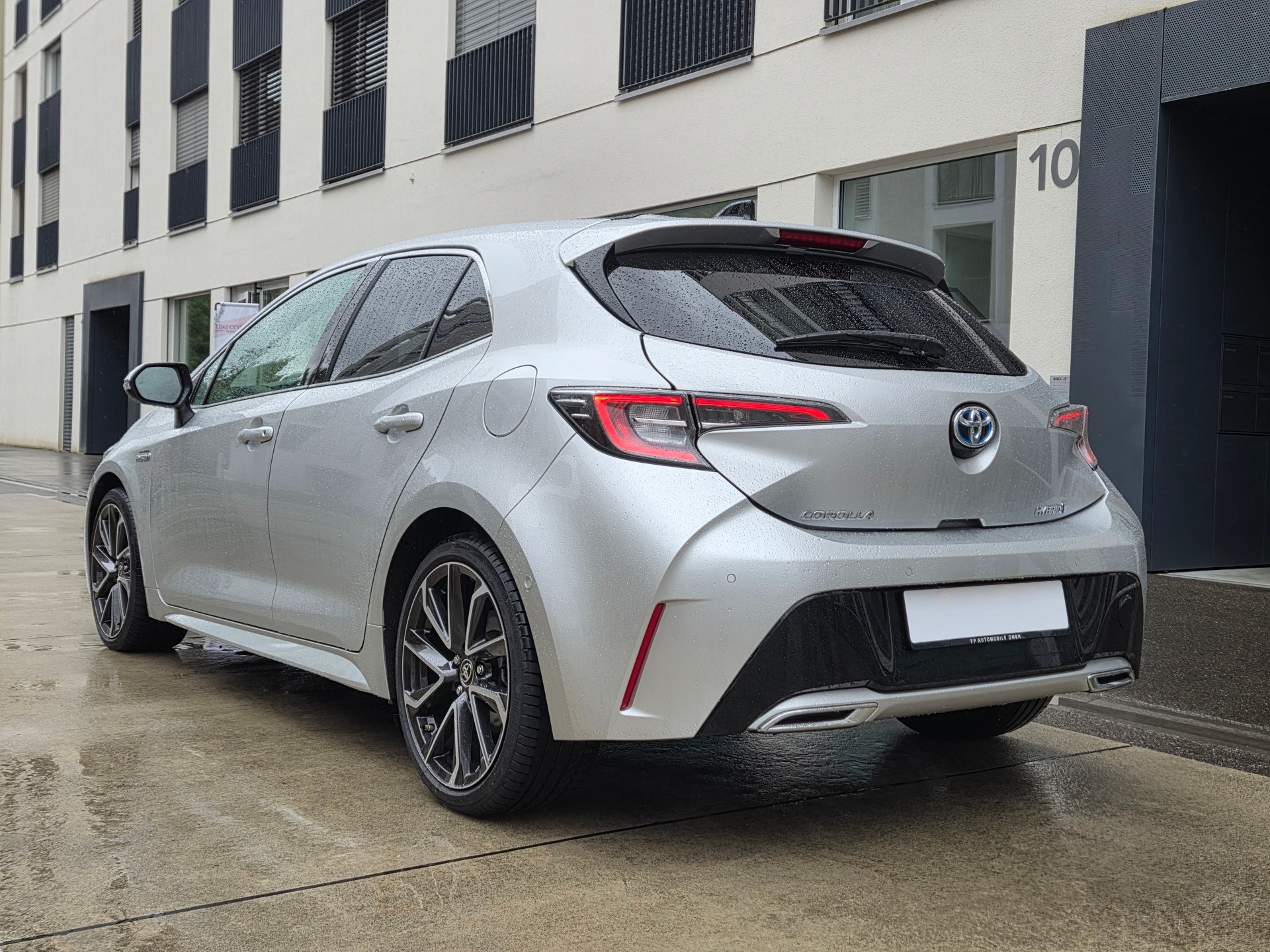 TOYOTA Corolla 2.0 HSD Premium e-CVT-image-4